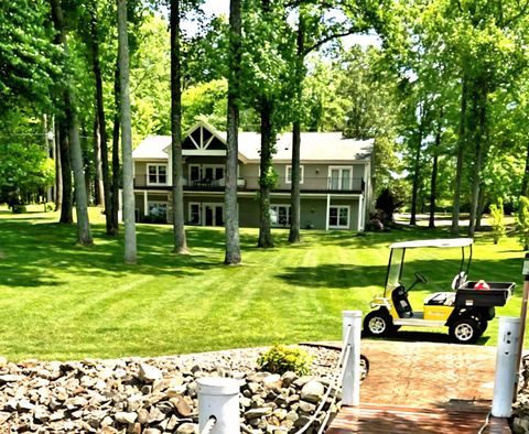 Homes For Sale - 80 Pinewood Dr<br/> Franklin County, Penhook, VA 24137