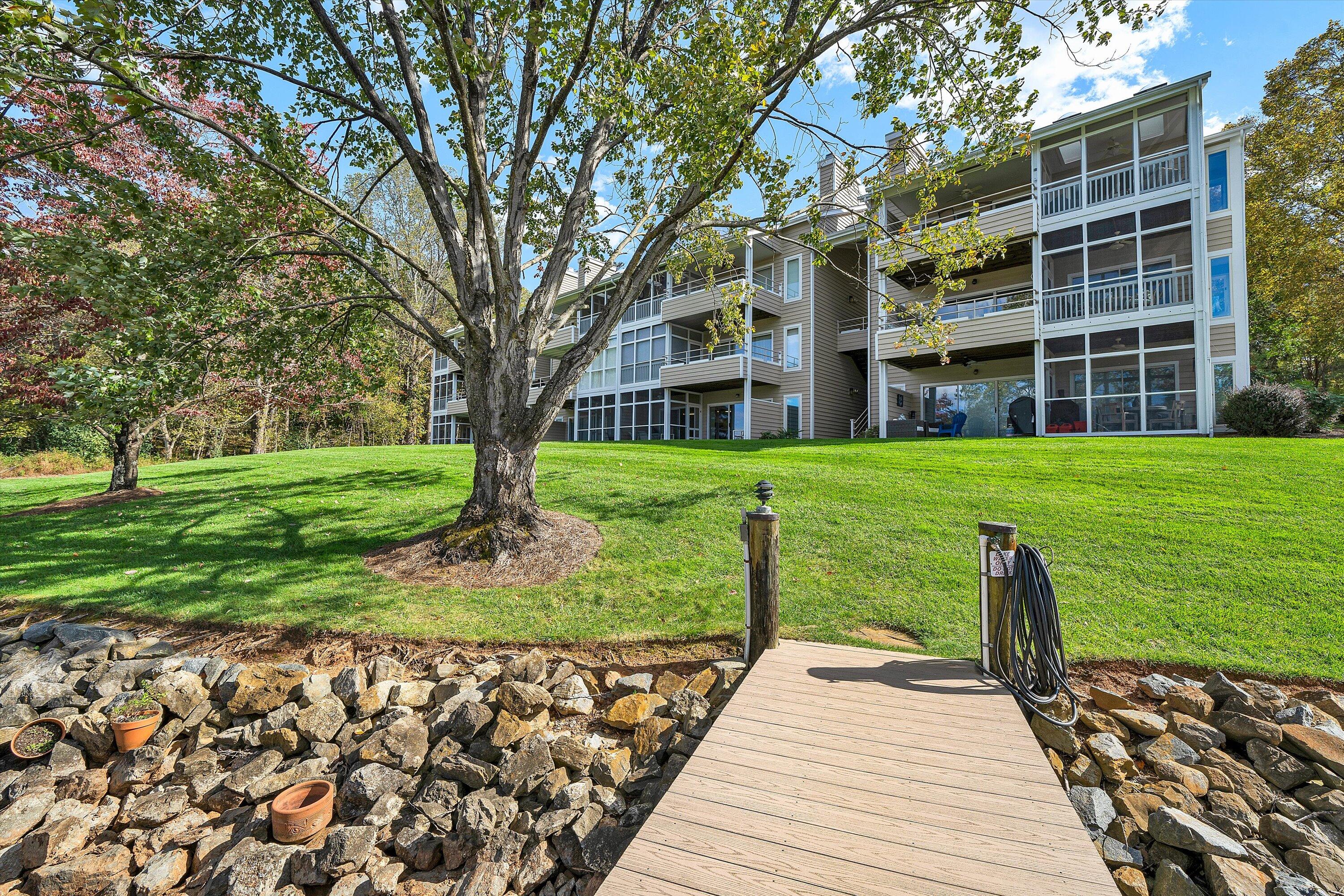 Penhook, Virginia 24137, United States, 2 Bedrooms Bedrooms, ,2 BathroomsBathrooms,Residential,Active,233136