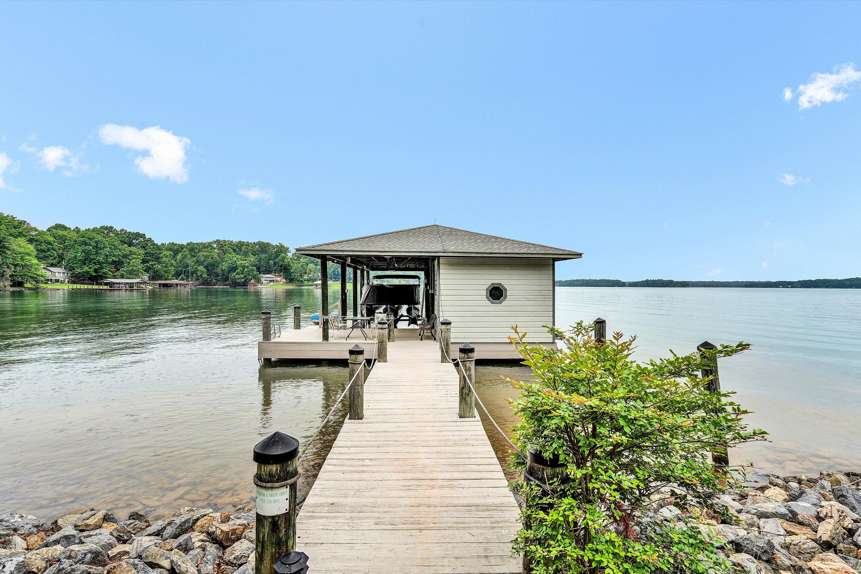 Huddleston, Virginia 24104, United States, 5 Bedrooms Bedrooms, ,4 BathroomsBathrooms,Residential,Active,134285