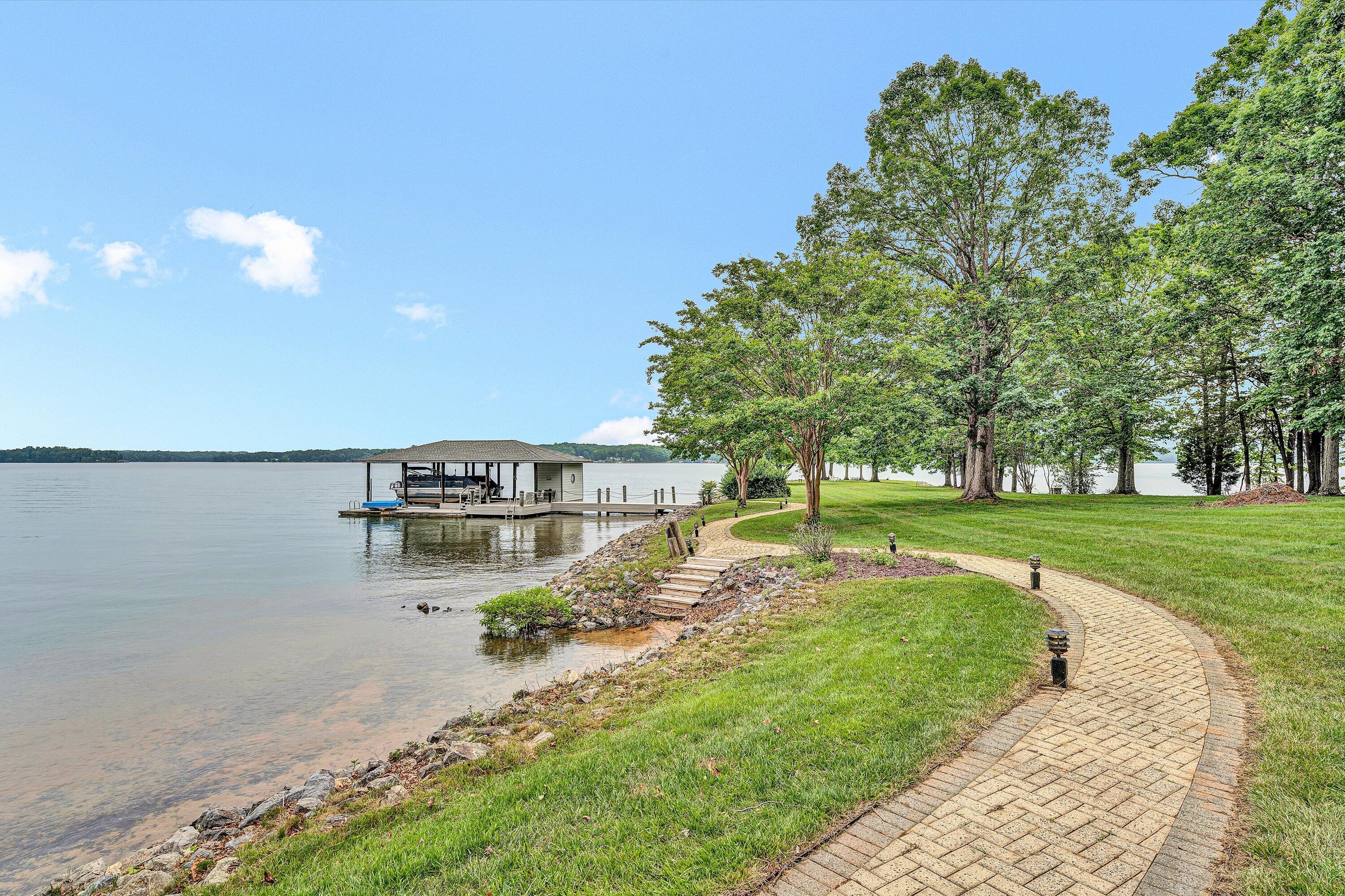 Huddleston, Virginia 24104, United States, 5 Bedrooms Bedrooms, ,4 BathroomsBathrooms,Residential,Active,134285