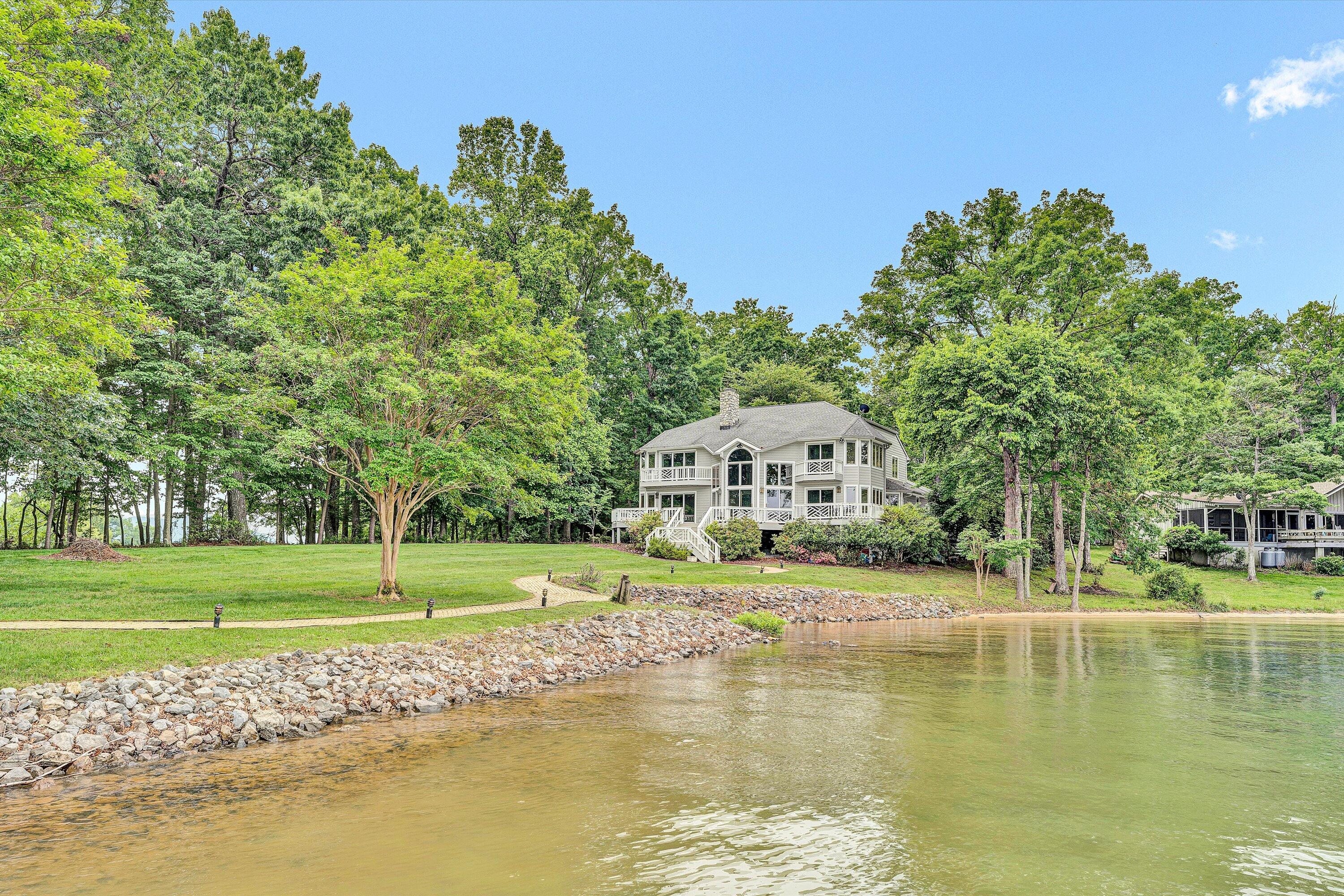 Huddleston, Virginia 24104, United States, 5 Bedrooms Bedrooms, ,4 BathroomsBathrooms,Residential,Active,134285