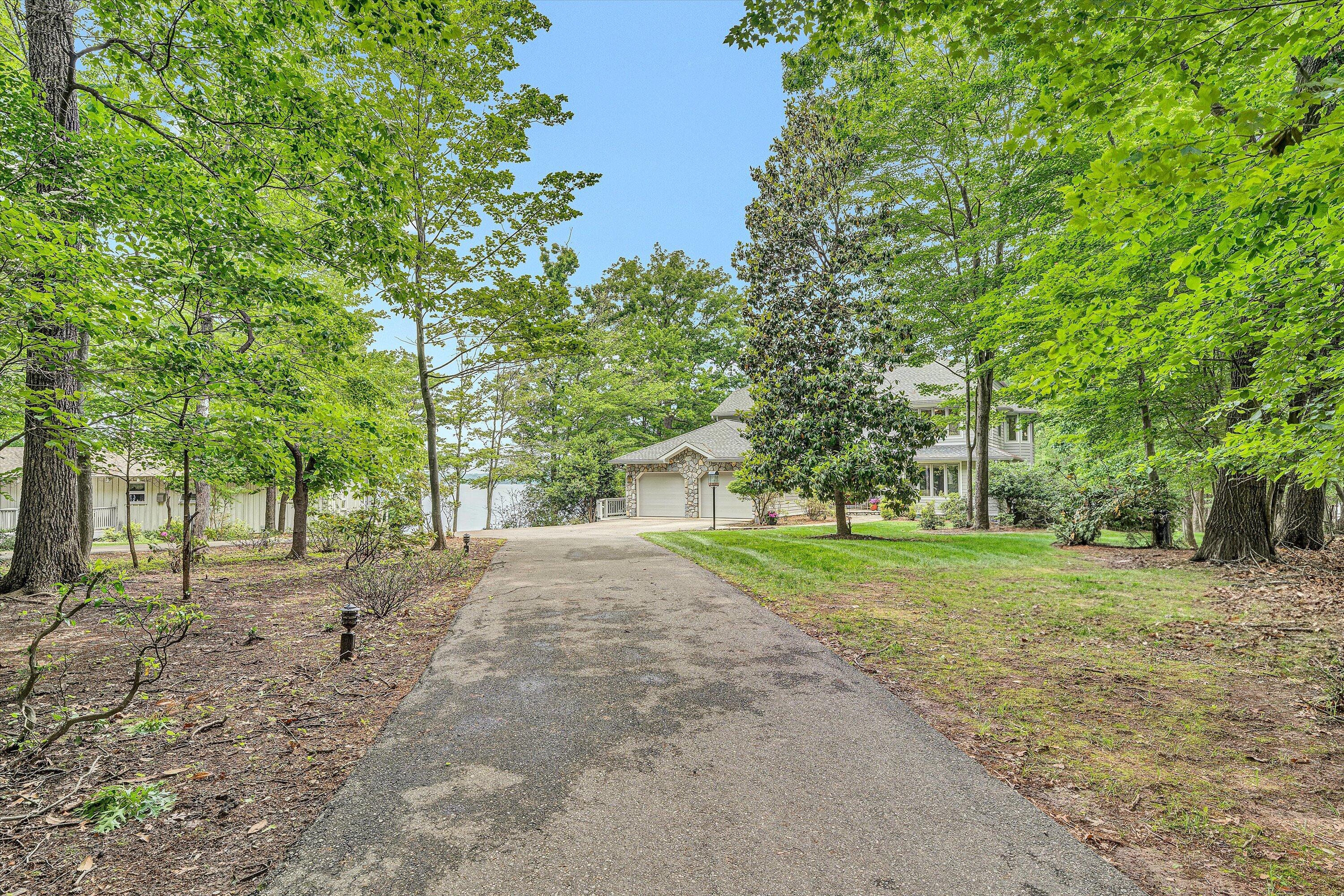 Huddleston, Virginia 24104, United States, 5 Bedrooms Bedrooms, ,4 BathroomsBathrooms,Residential,Active,134285