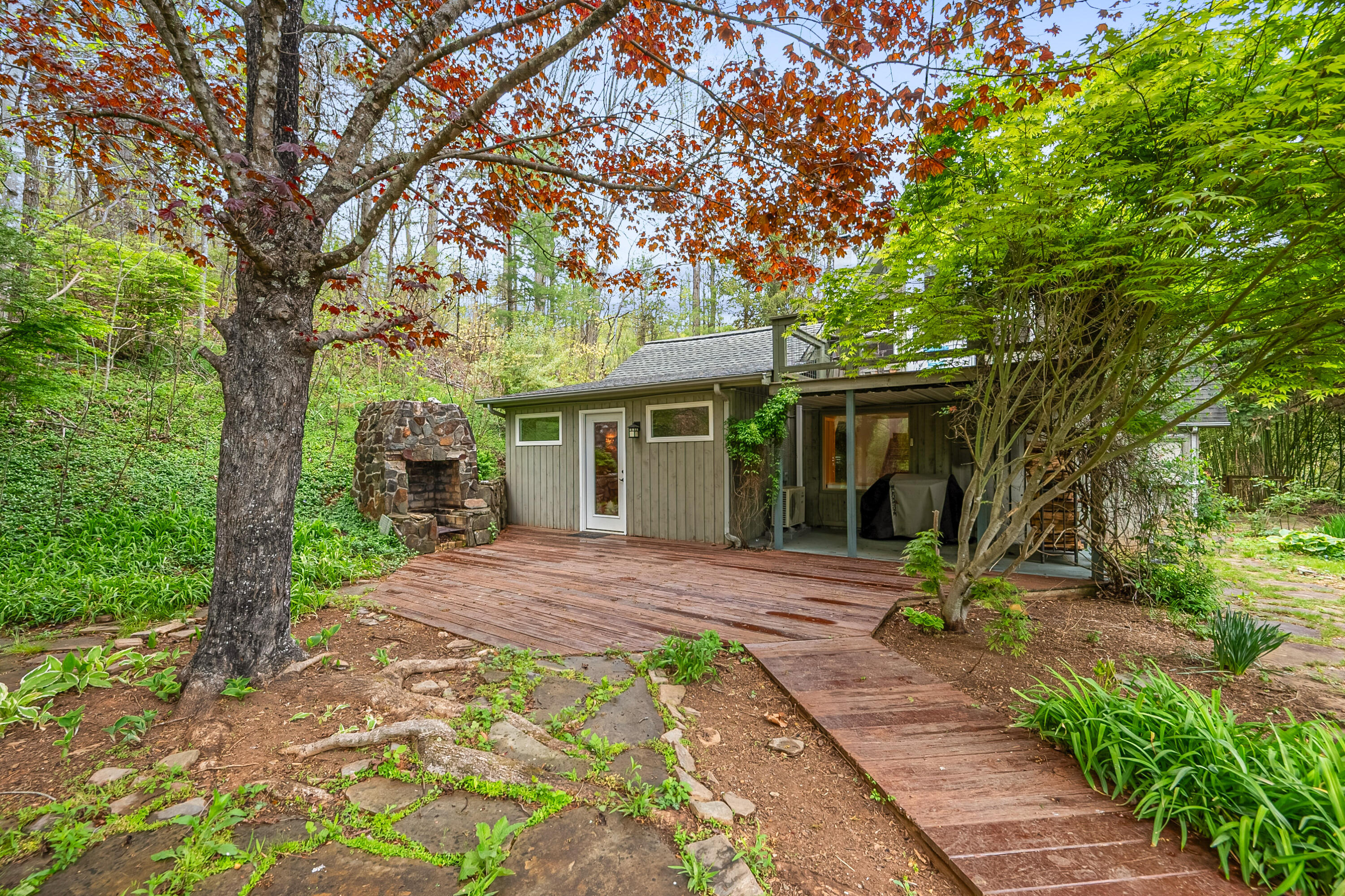 1053 Thomas Farm Rd, Floyd, Virginia image 2