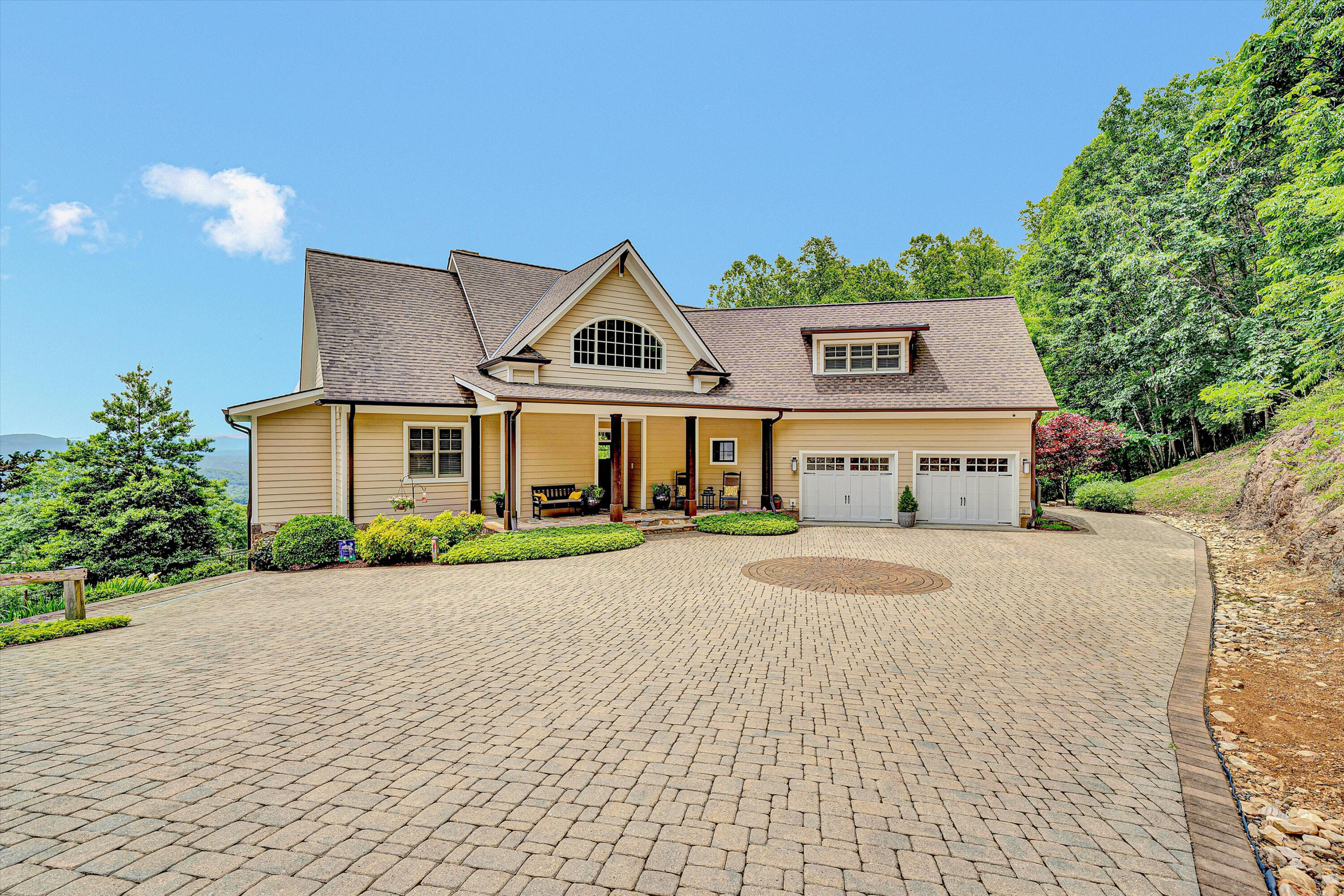 4342 Toddsbury Dr, Vinton, Virginia image 1