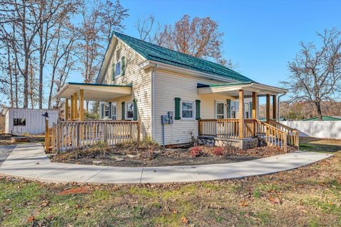 Homes For Sale - 1088 Piney Grove School Rd<br/> Moneta, VA 24121