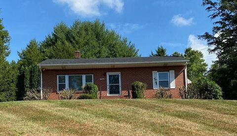 Homes For Rent - 6099 Franklin Rd<br/> Roanoke, VA 24018