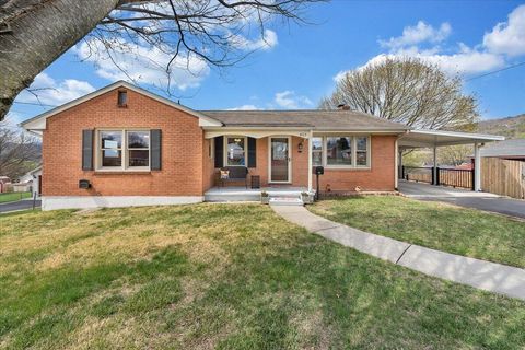 Homes For Sale - 403 Lake Ave<br/> Salem, VA 24153