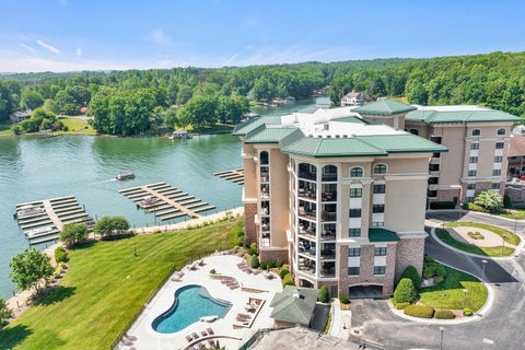 Condo For Sale - 100 Bridgewater Pointe Pl #201<br/> Moneta, VA 24121