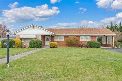 Homes For Sale - 449 Cameron Dr<br/> Vinton, VA 24179