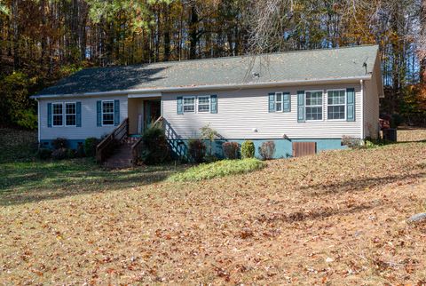 Photo of 369 Back RD, Wytheville, VA 24382 (MLS # 922259) Photo of 369 Back RD, Wytheville, VA 24382 (MLS # 922259)
