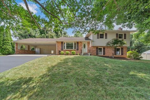 Homes For Sale - 3175 Galloway Dr<br/> Roanoke, VA 24018