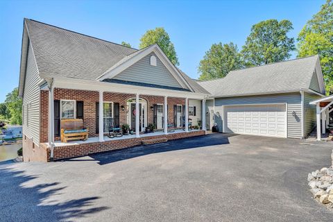 Homes For Sale - 400 Sourwood Dr<br/> Hardy, VA 24101