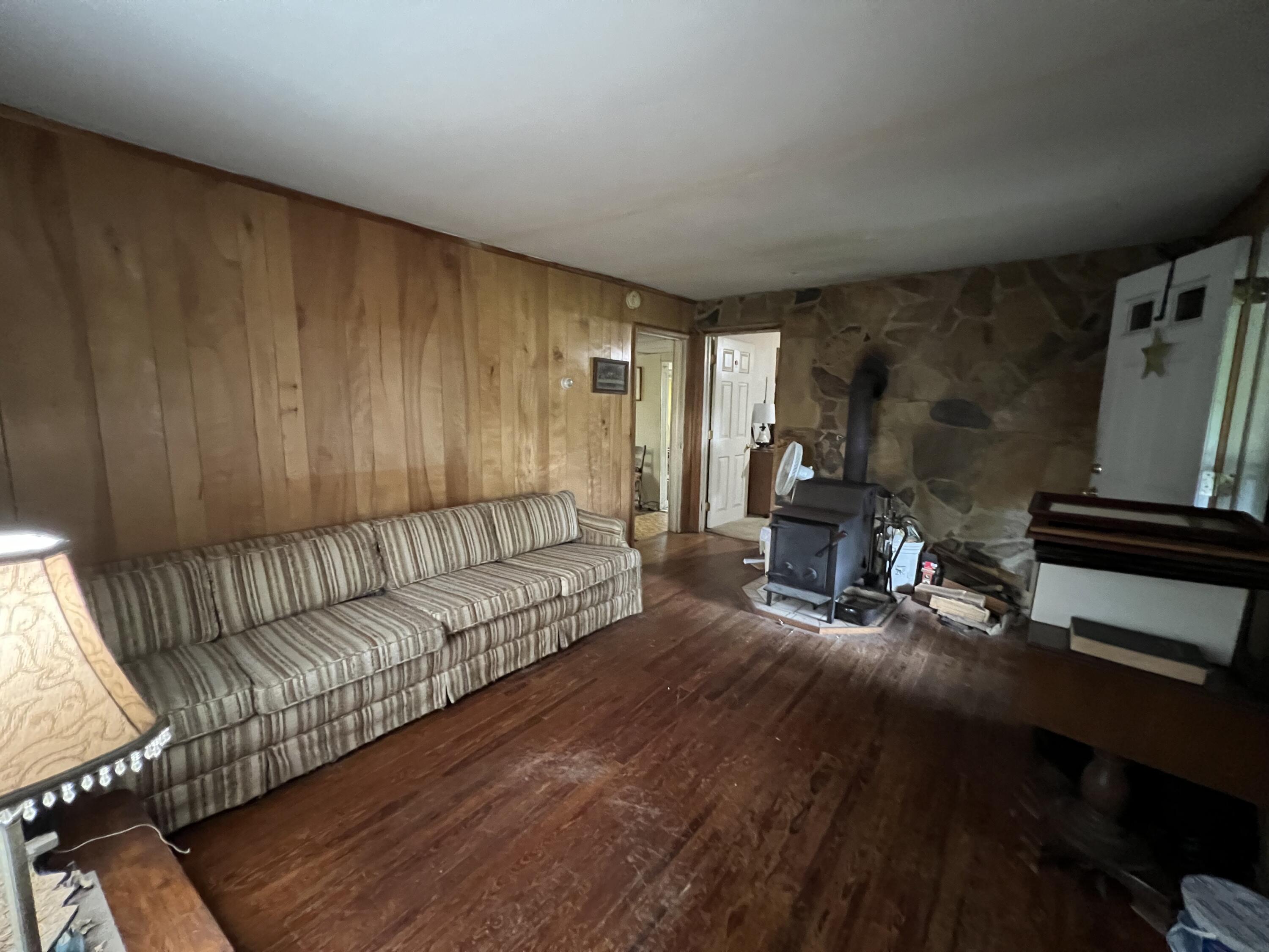 Roanoke, Virginia 24014, United States, 2 Bedrooms Bedrooms, ,1 BathroomBathrooms,Residential,Pending,40498