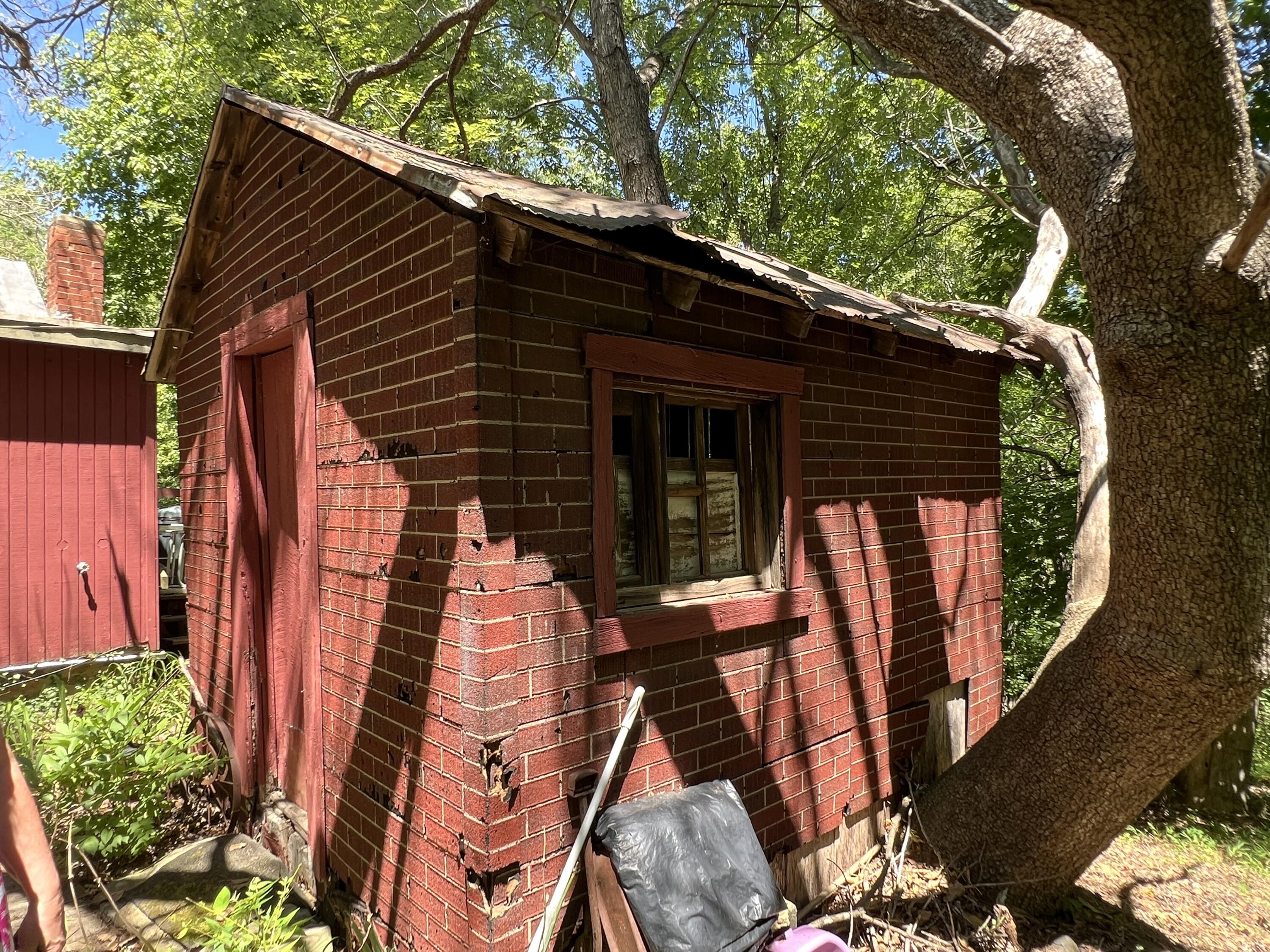 Roanoke, Virginia 24014, United States, 2 Bedrooms Bedrooms, ,1 BathroomBathrooms,Residential,Pending,40498