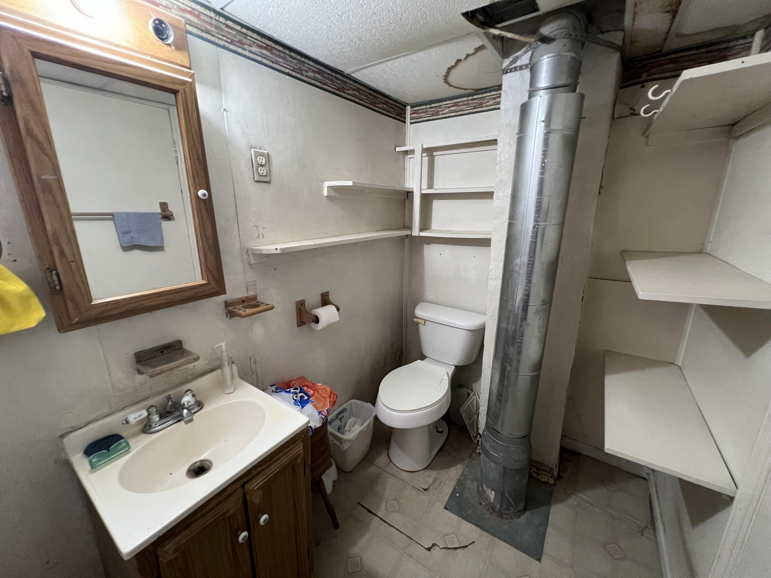 Roanoke, Virginia 24014, United States, 2 Bedrooms Bedrooms, ,1 BathroomBathrooms,Residential,Pending,40498