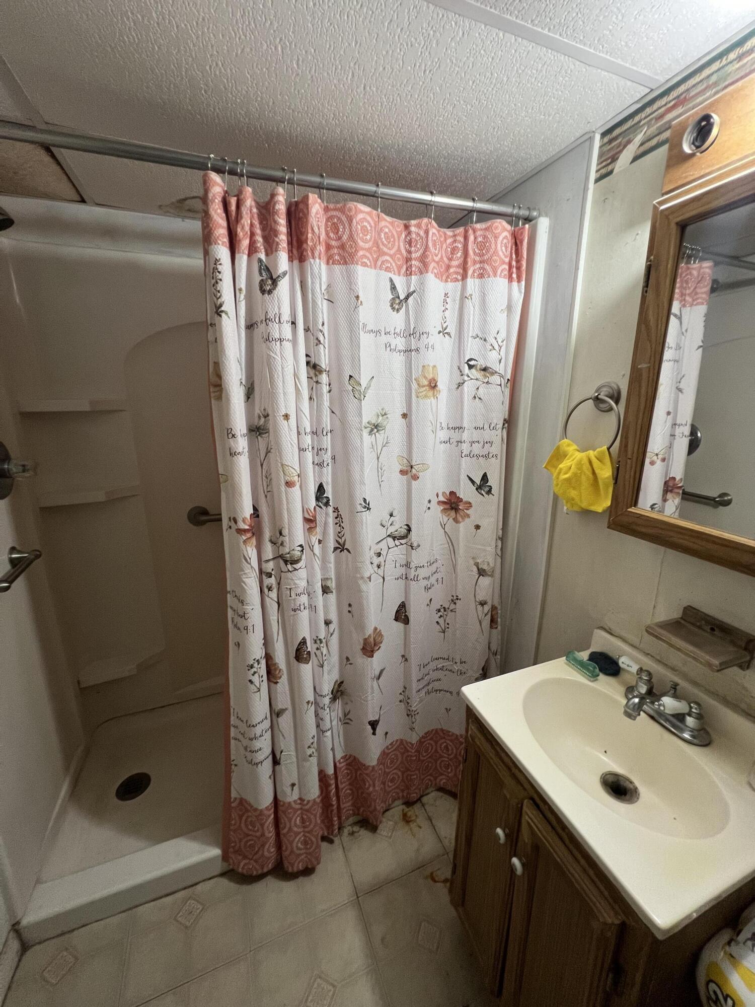 Roanoke, Virginia 24014, United States, 2 Bedrooms Bedrooms, ,1 BathroomBathrooms,Residential,Pending,40498