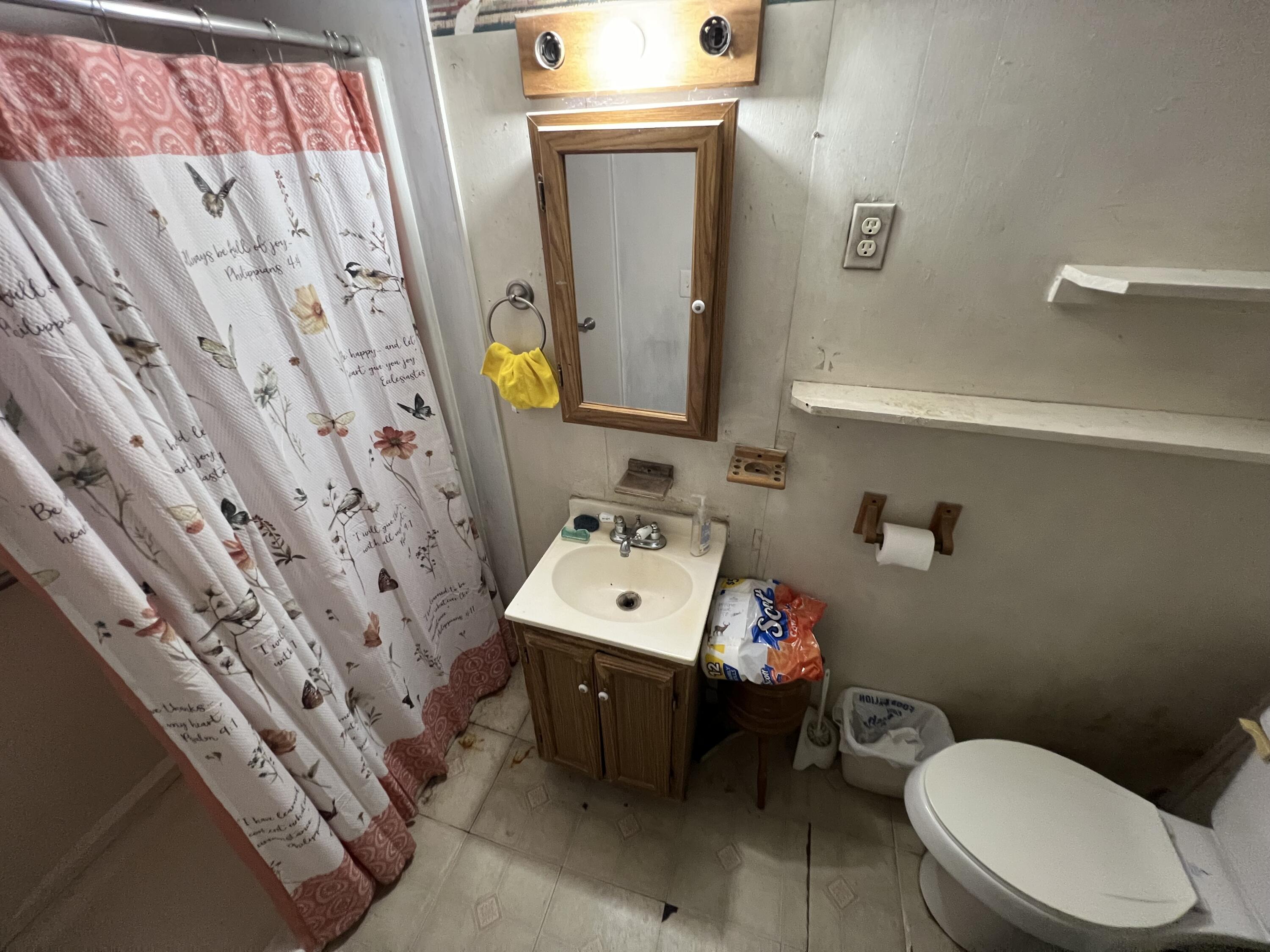 Roanoke, Virginia 24014, United States, 2 Bedrooms Bedrooms, ,1 BathroomBathrooms,Residential,Pending,40498