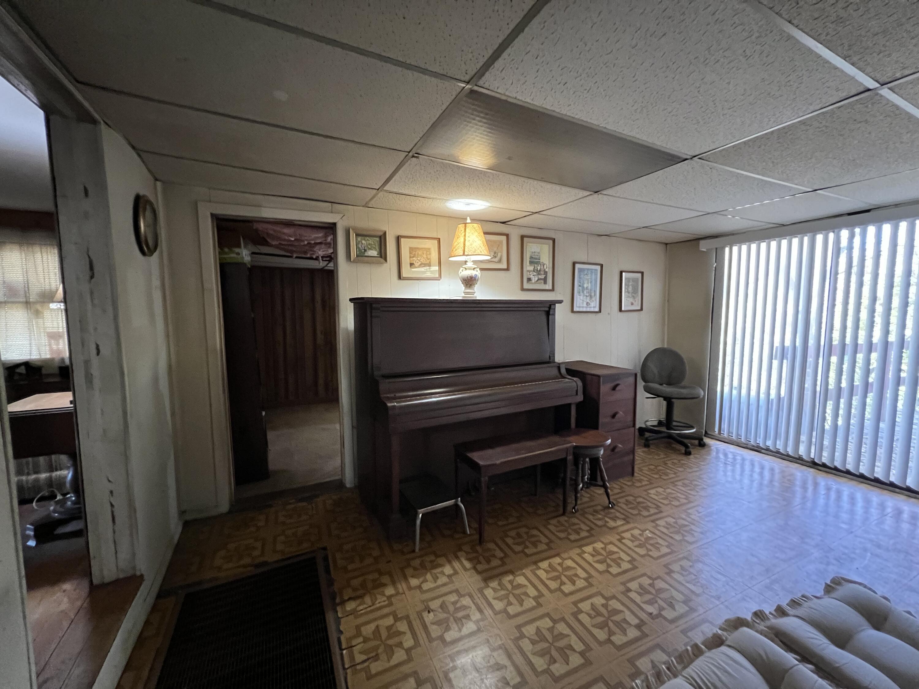 Roanoke, Virginia 24014, United States, 2 Bedrooms Bedrooms, ,1 BathroomBathrooms,Residential,Pending,40498