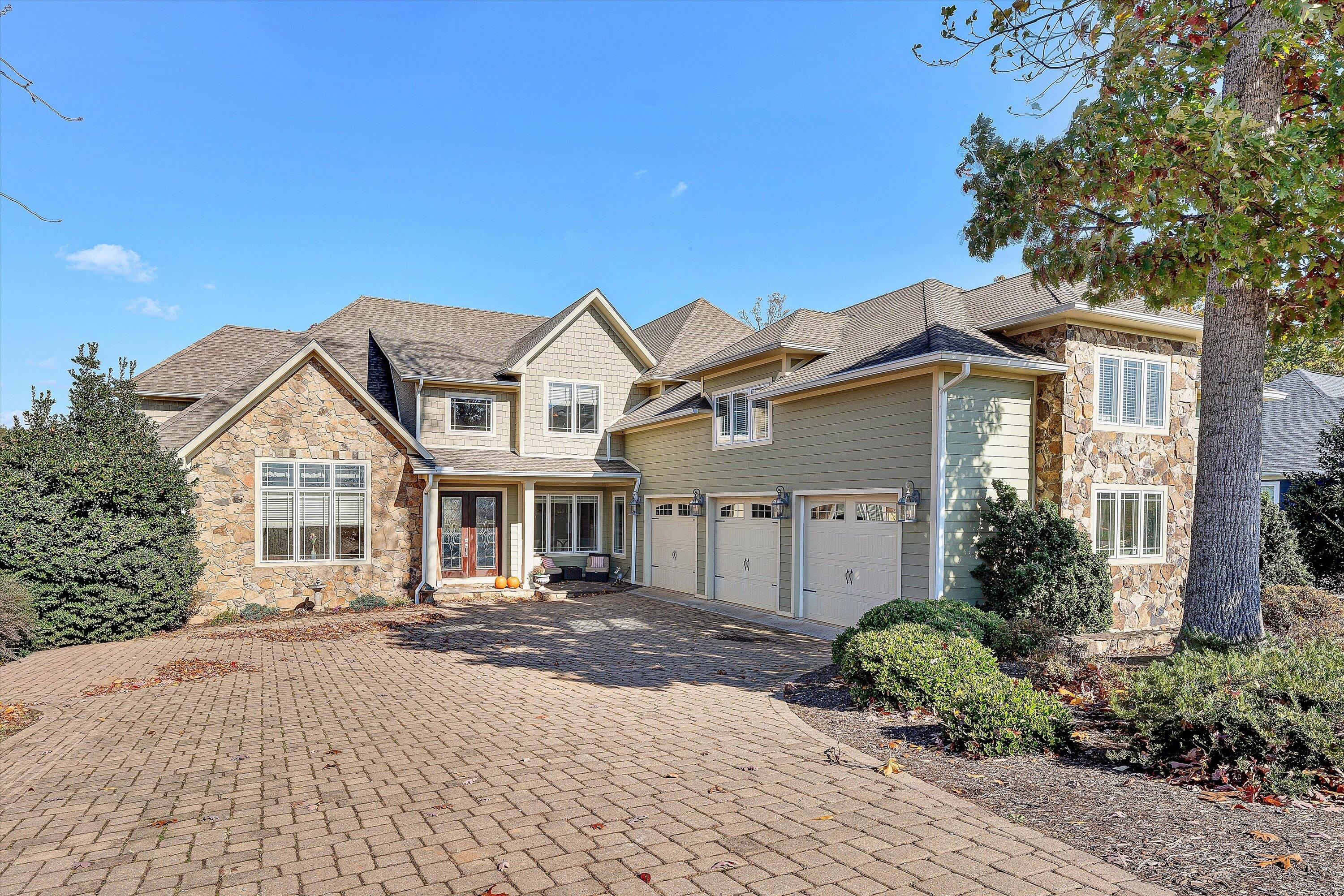 Moneta, Virginia, 24121, United States, 5 Bedrooms Bedrooms, ,6 BathroomsBathrooms,Residential,Active,1973555