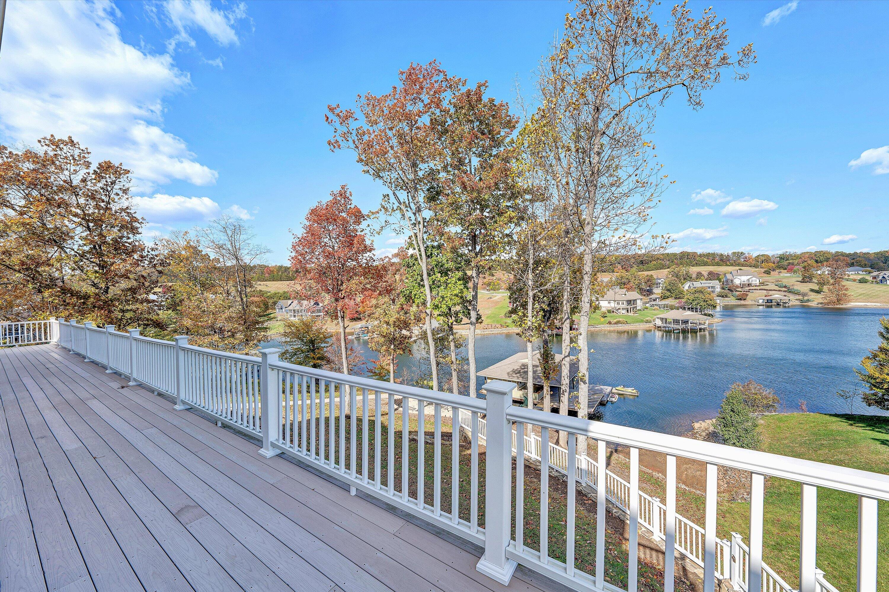 Moneta, Virginia, 24121, United States, 5 Bedrooms Bedrooms, ,6 BathroomsBathrooms,Residential,Active,1973555