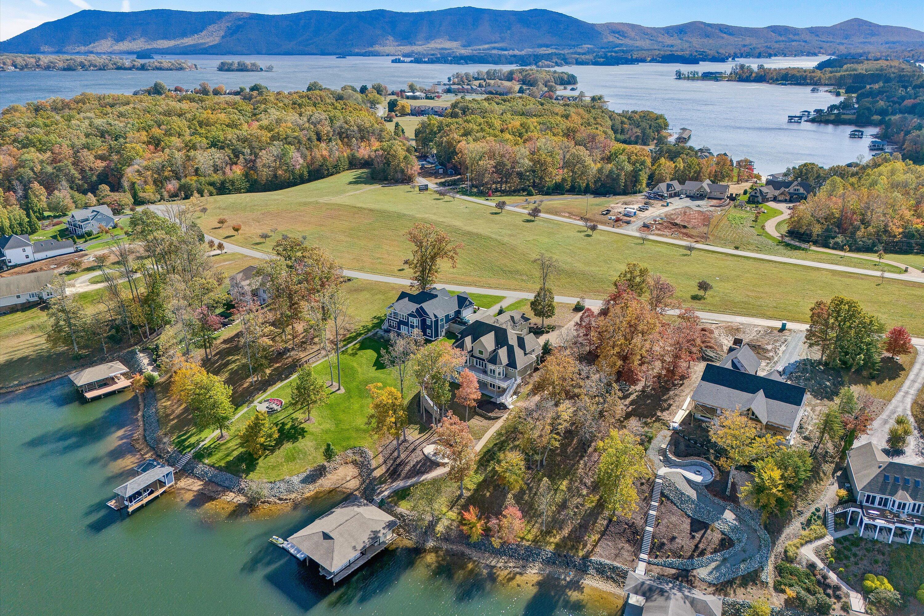 Moneta, Virginia, 24121, United States, 5 Bedrooms Bedrooms, ,6 BathroomsBathrooms,Residential,Active,1973555