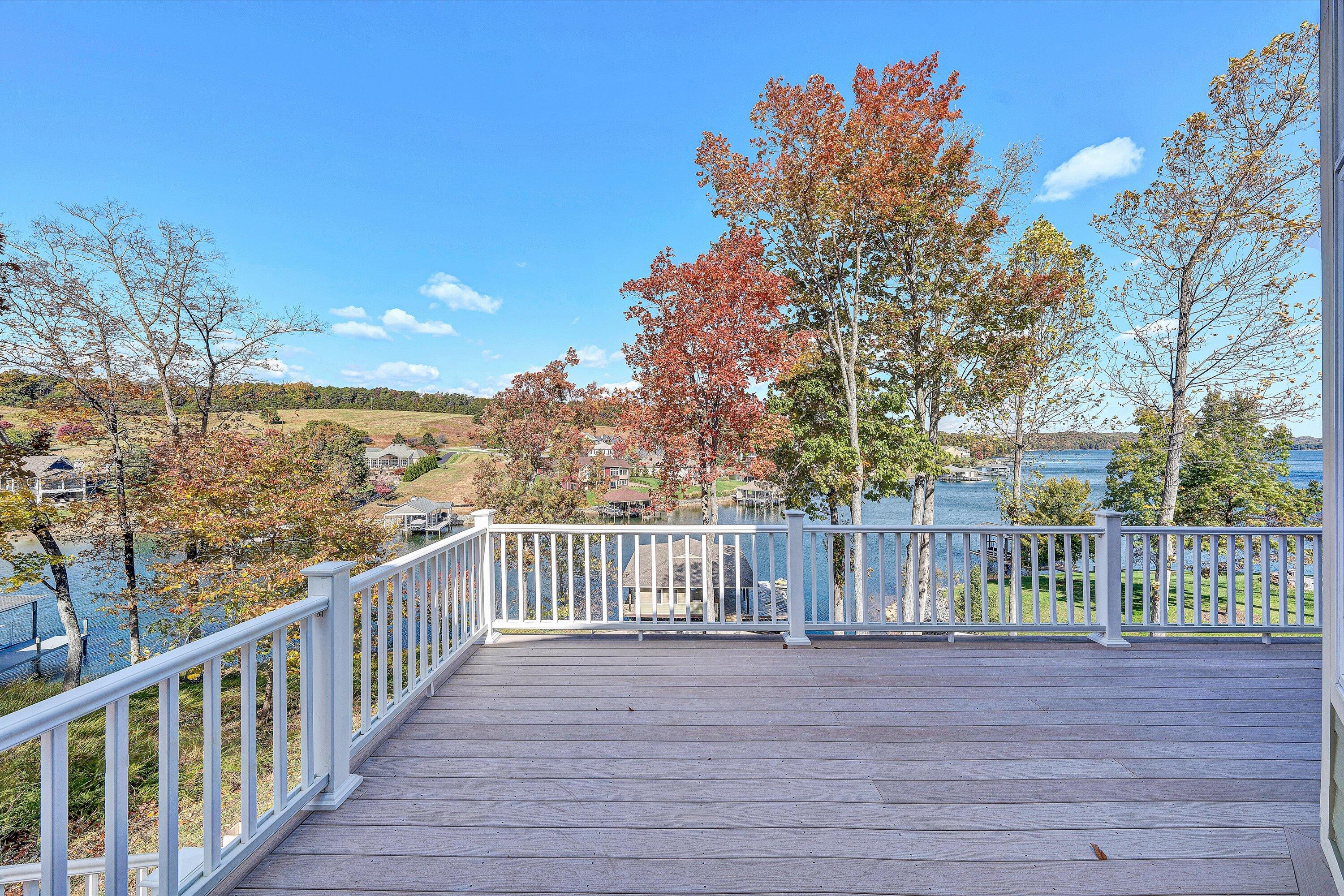 Moneta, Virginia, 24121, United States, 5 Bedrooms Bedrooms, ,6 BathroomsBathrooms,Residential,Active,1973555