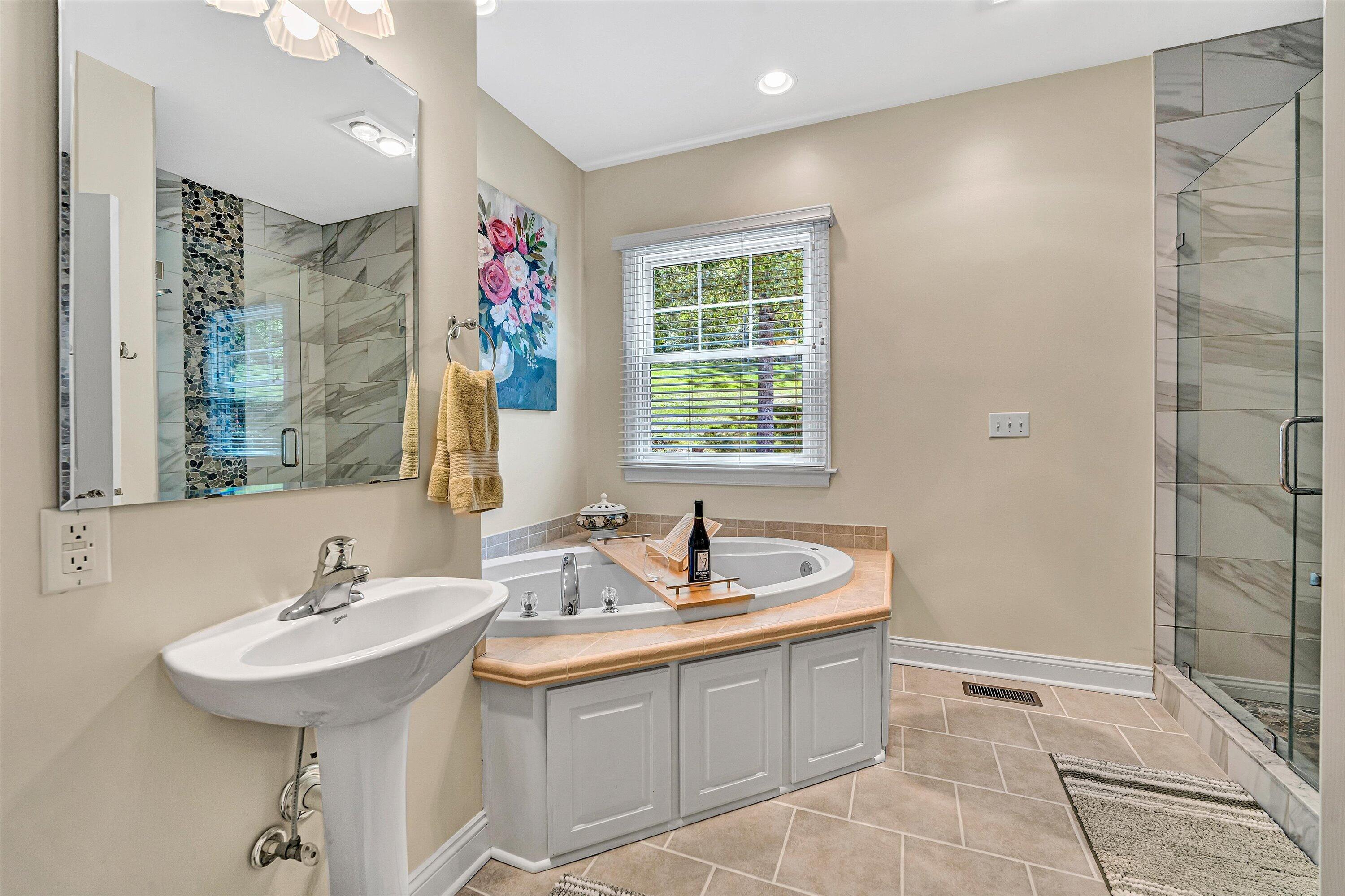 Moneta, Virginia, 24121, United States, 3 Bedrooms Bedrooms, ,3 BathroomsBathrooms,Residential,Active,2044179