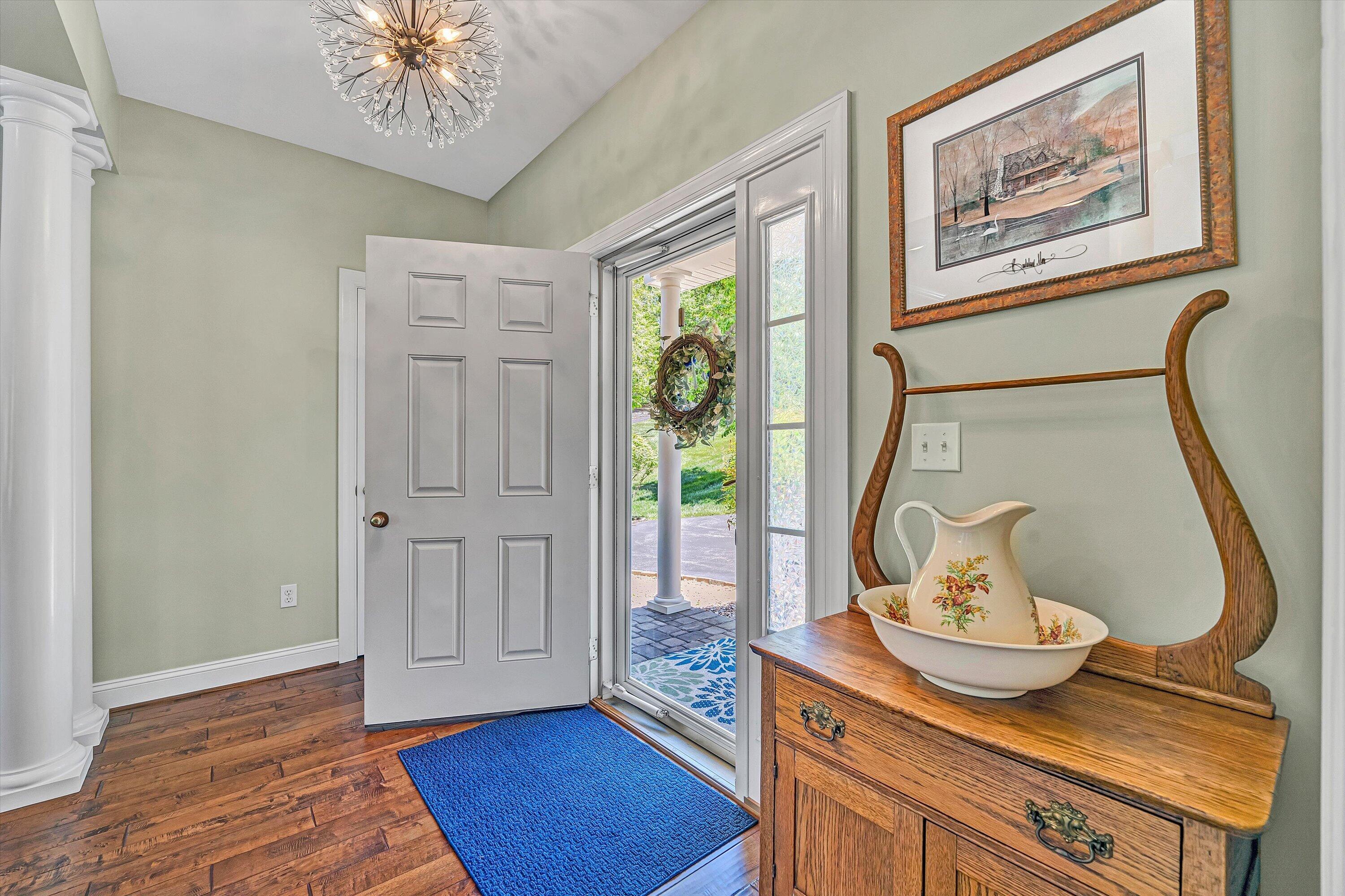 Moneta, Virginia, 24121, United States, 3 Bedrooms Bedrooms, ,3 BathroomsBathrooms,Residential,Active,2044179