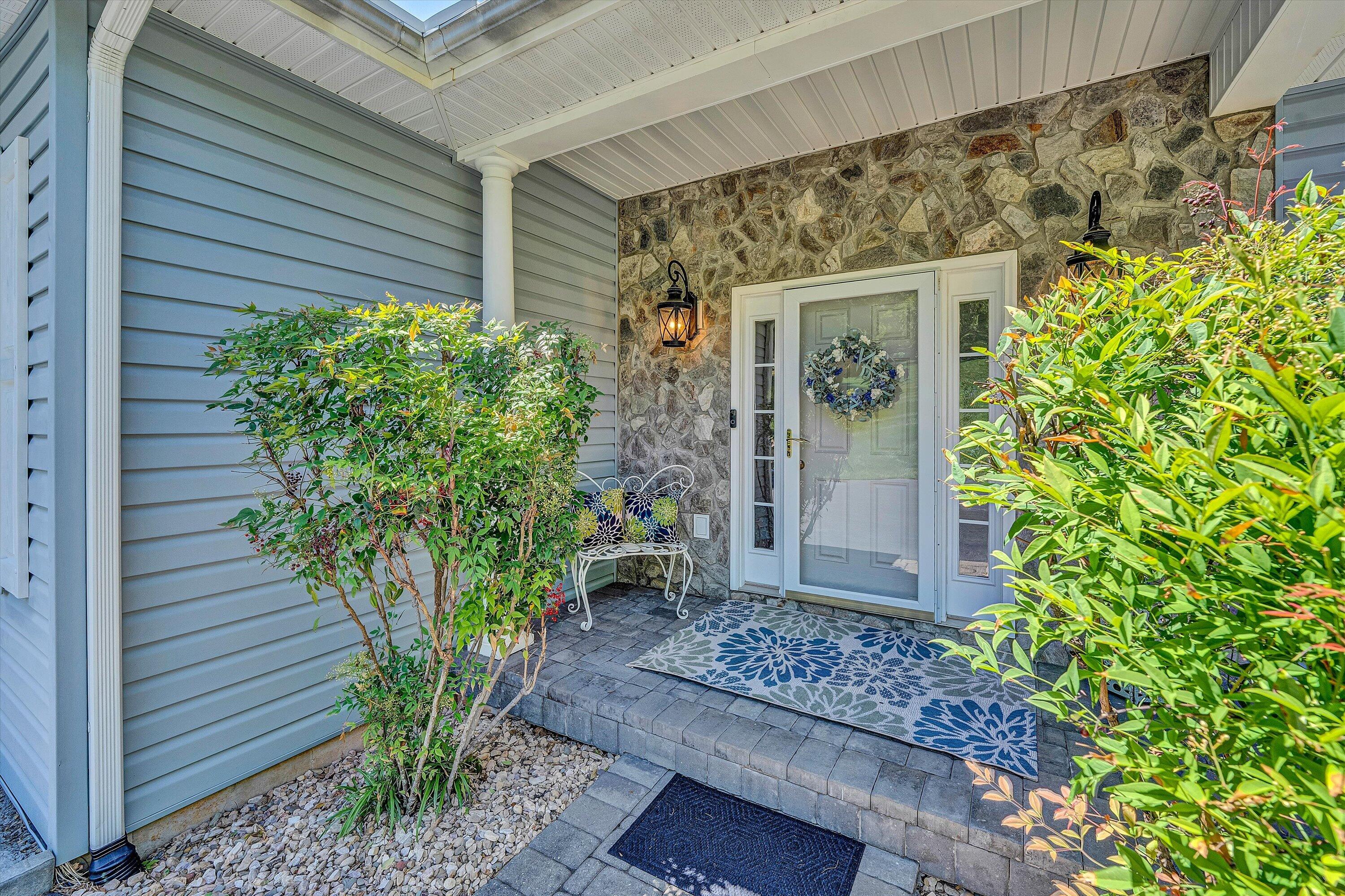 Moneta, Virginia, 24121, United States, 3 Bedrooms Bedrooms, ,3 BathroomsBathrooms,Residential,Active,2044179