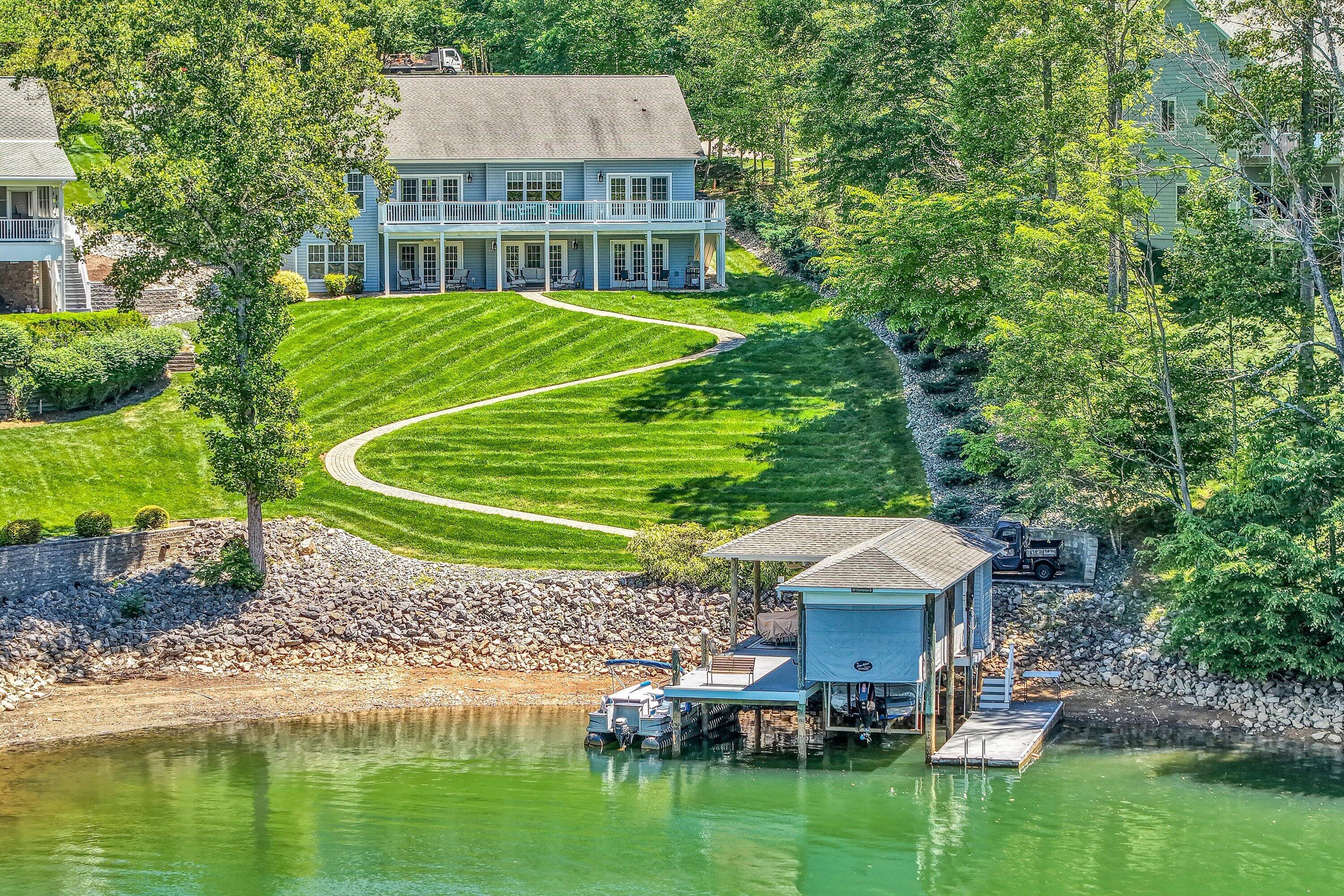 Moneta, Virginia, 24121, United States, 3 Bedrooms Bedrooms, ,3 BathroomsBathrooms,Residential,Active,2044179
