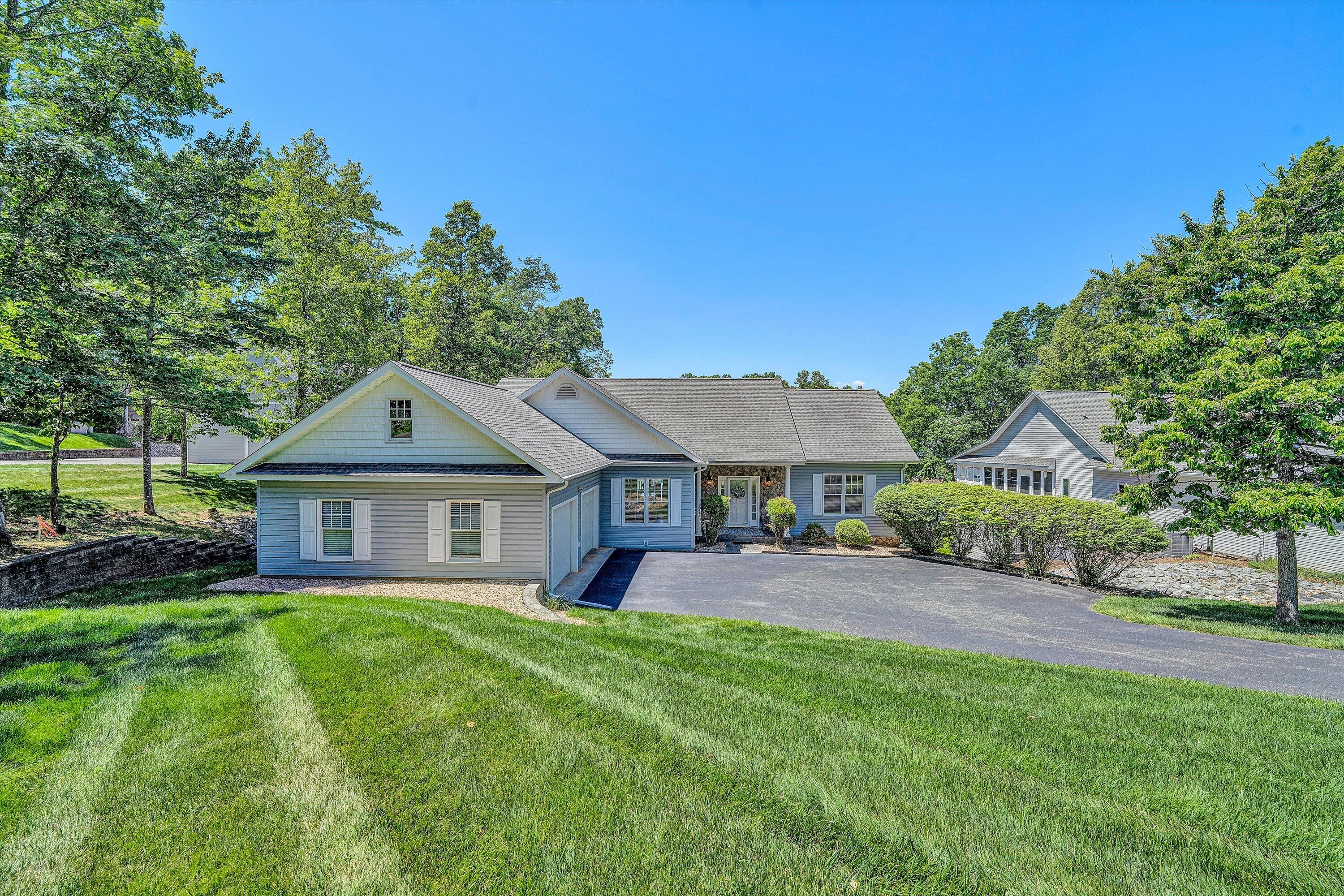 Moneta, Virginia, 24121, United States, 3 Bedrooms Bedrooms, ,3 BathroomsBathrooms,Residential,Active,2044179