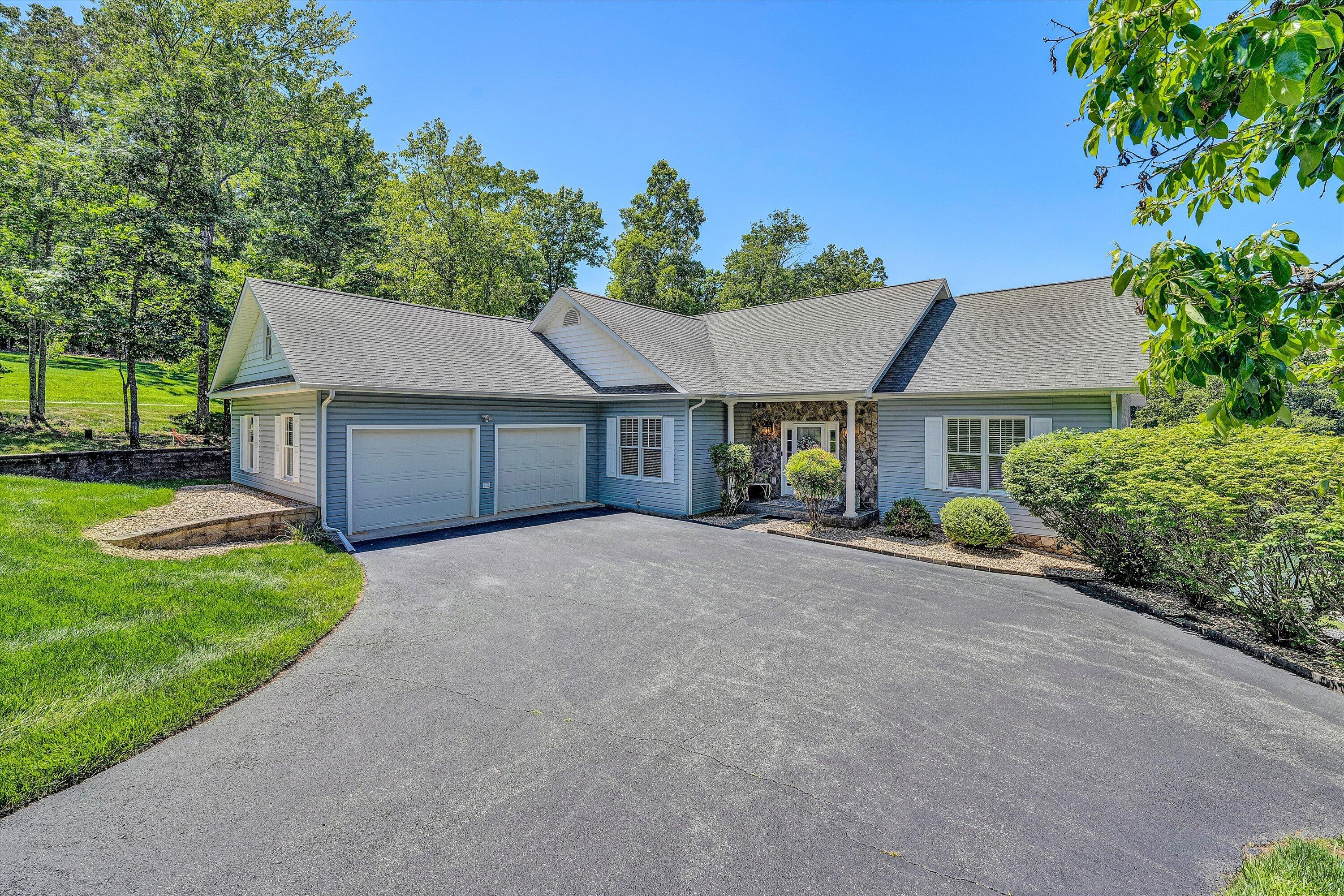 Moneta, Virginia, 24121, United States, 3 Bedrooms Bedrooms, ,3 BathroomsBathrooms,Residential,Active,2044179