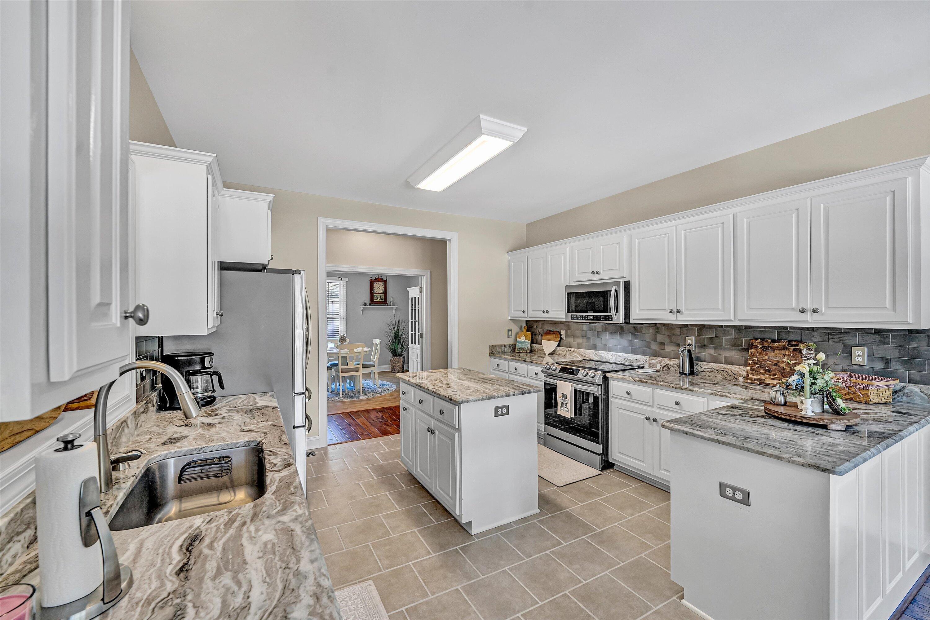 Moneta, Virginia, 24121, United States, 3 Bedrooms Bedrooms, ,3 BathroomsBathrooms,Residential,Active,2044179
