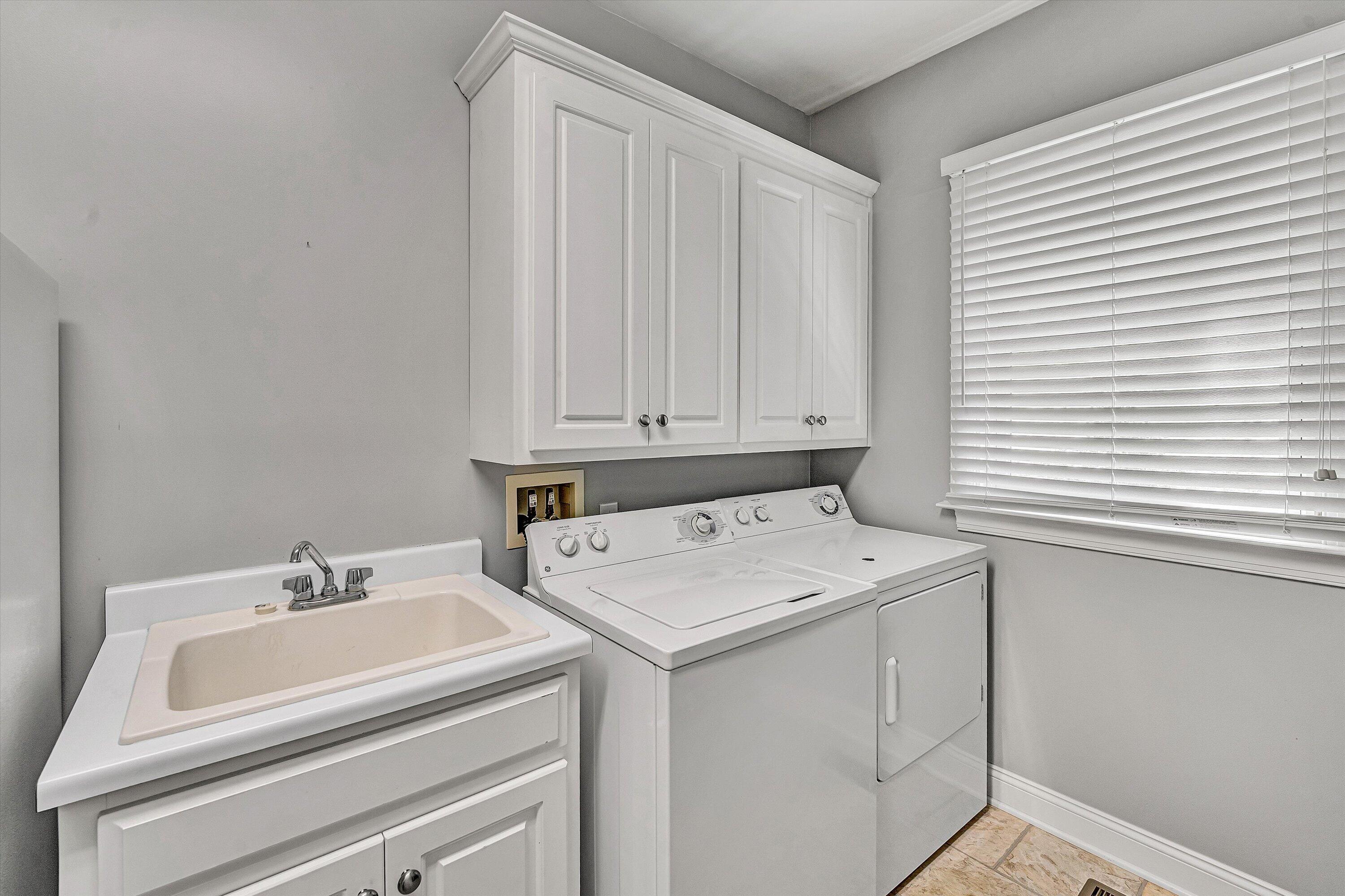 Moneta, Virginia, 24121, United States, 3 Bedrooms Bedrooms, ,3 BathroomsBathrooms,Residential,Active,2044179