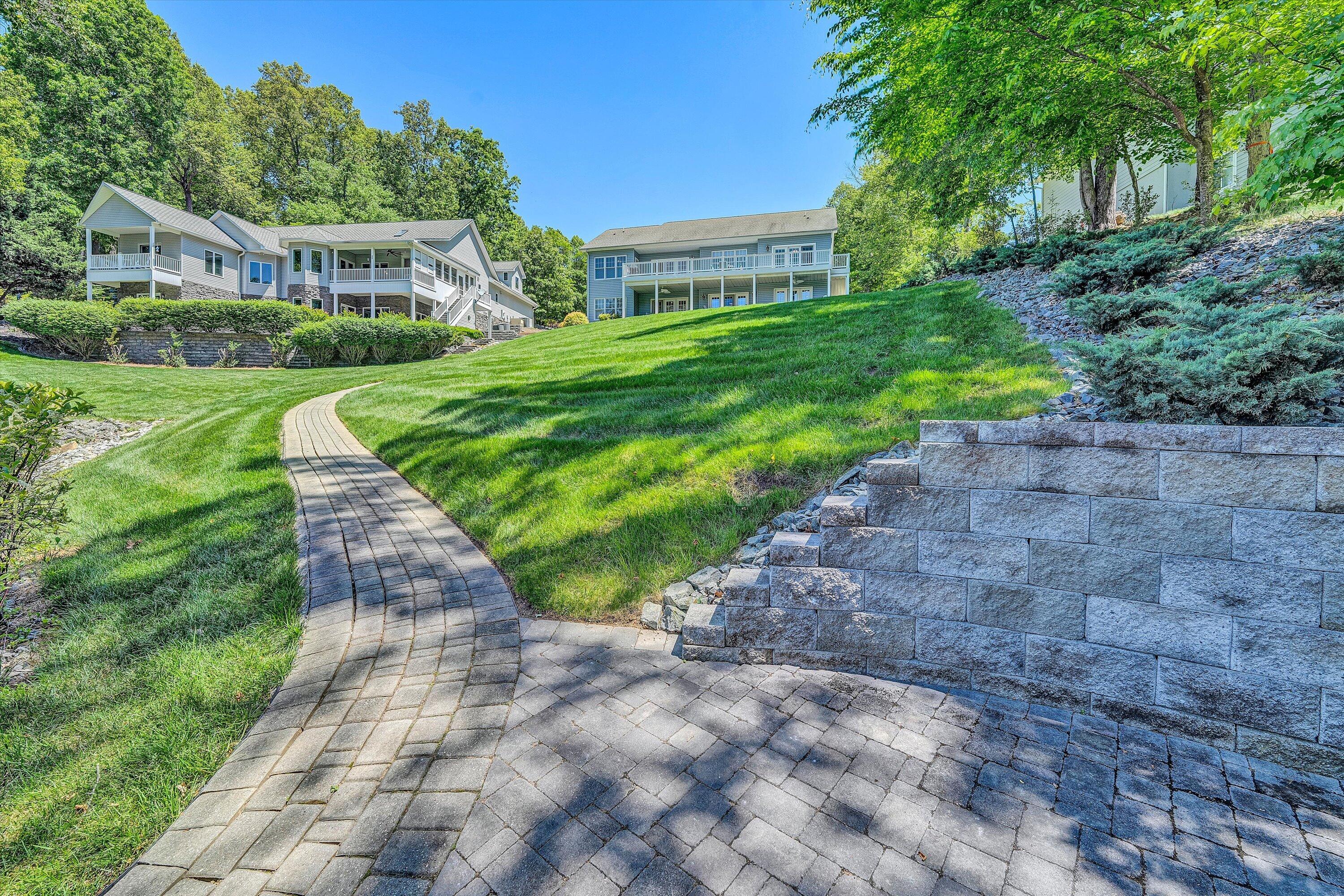 Moneta, Virginia, 24121, United States, 3 Bedrooms Bedrooms, ,3 BathroomsBathrooms,Residential,Active,2044179