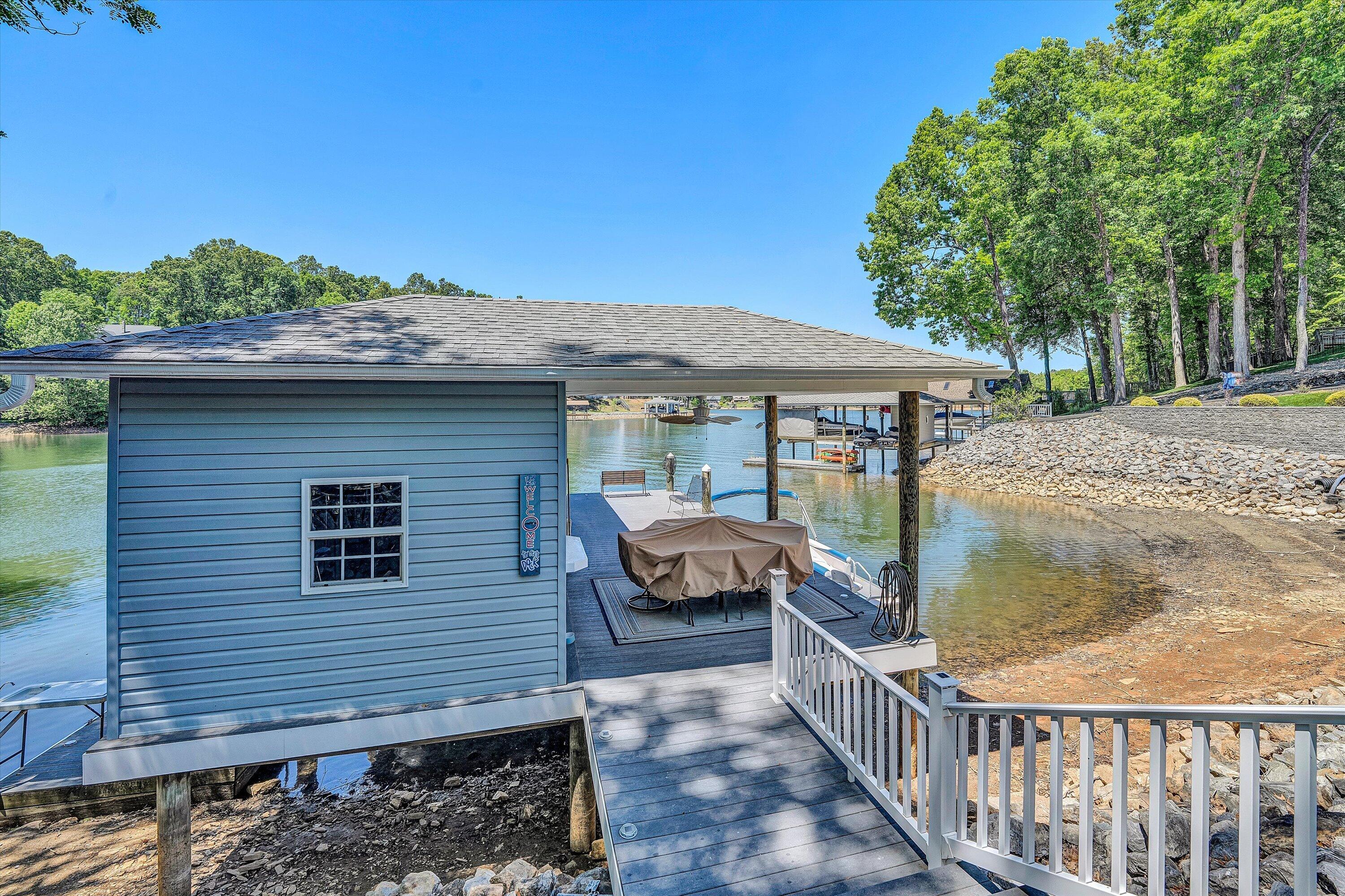 Moneta, Virginia, 24121, United States, 3 Bedrooms Bedrooms, ,3 BathroomsBathrooms,Residential,Active,2044179