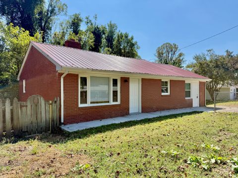 Photo of 320 Franklin Heights RD, Bassett, VA 24055 (MLS # 922750)