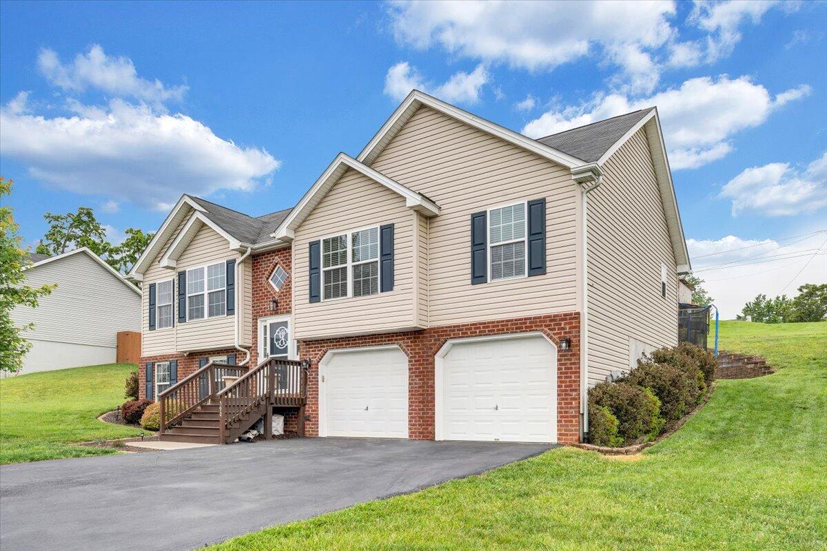 590 Keystone Dr, Christiansburg, Virginia image 3