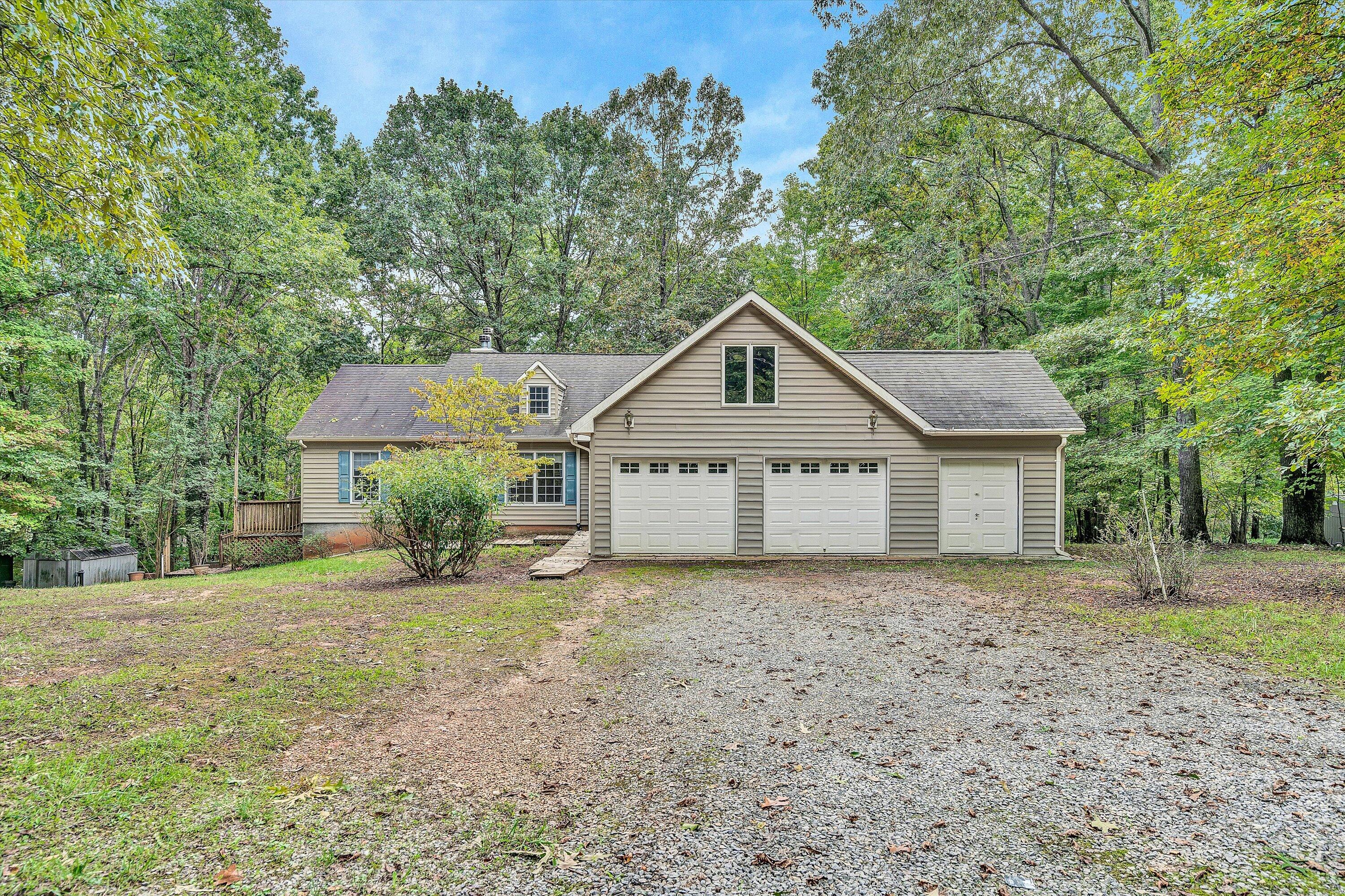 1137 Old Plantation Rd, Goodview, Virginia image 2