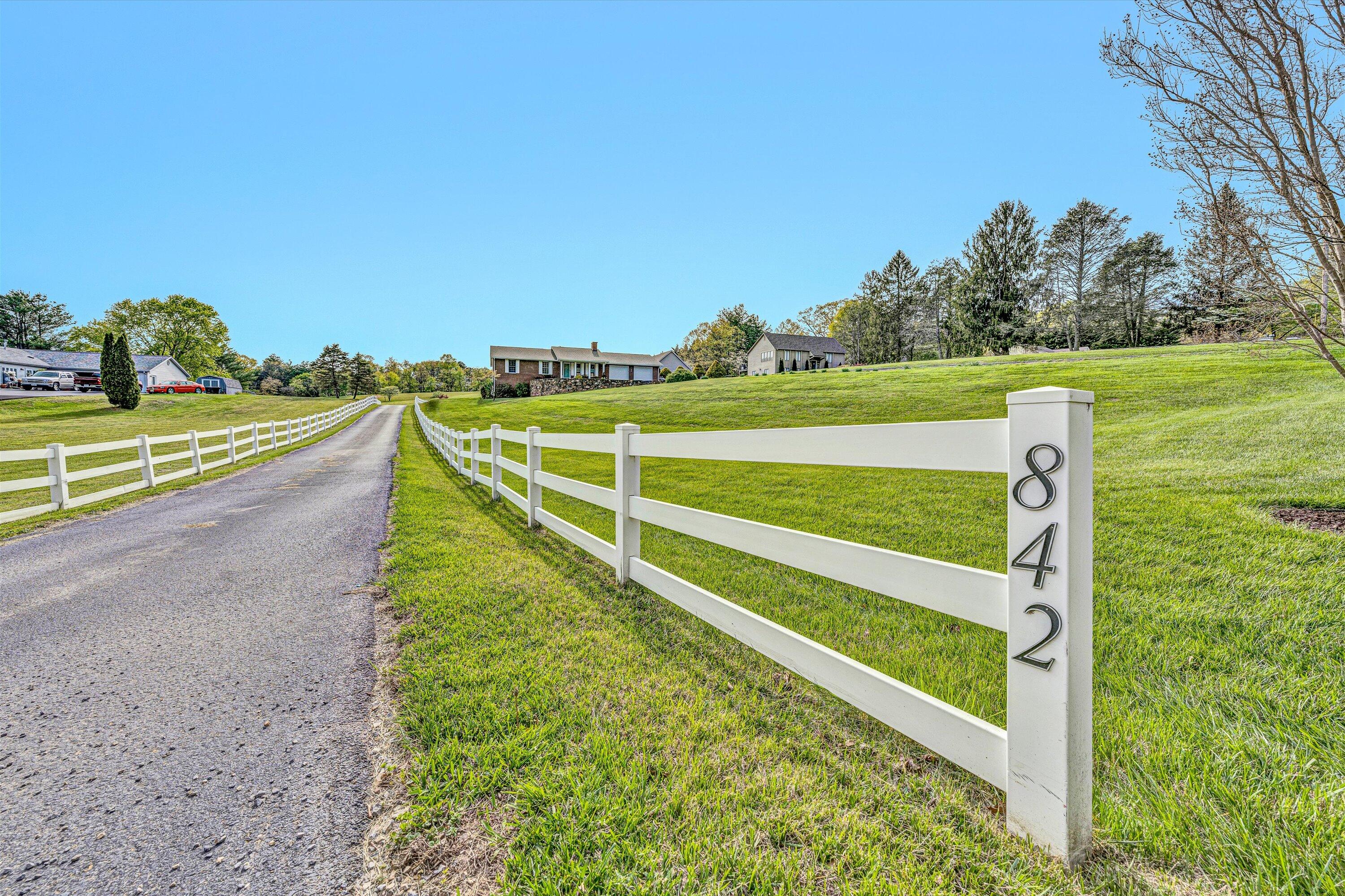 842 Paint Bank Rd, Salem, Virginia image 2