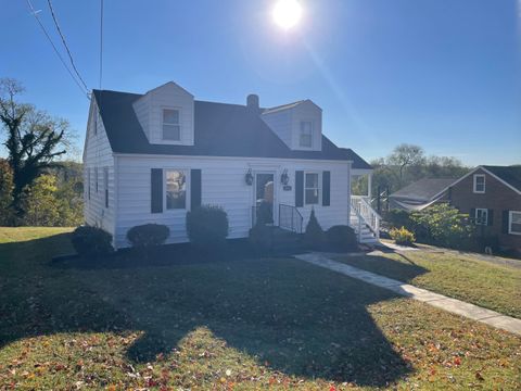 Homes For Sale - 512 Parkdale Dr<br/> Salem, VA 24153