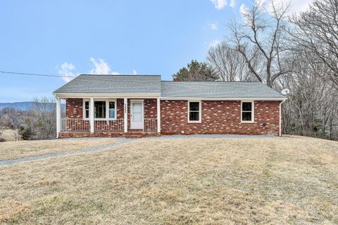 Homes For Sale - 3862 Country Club Rd<br/> Troutville, VA 24175