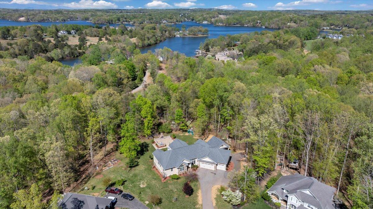 138 Binnacle Dr, Moneta, Virginia image 3