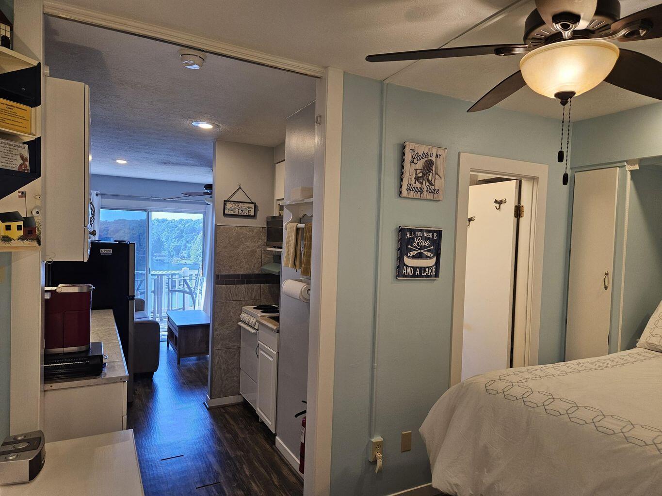 1085 Bluewater Dr #116, Moneta, Virginia image 19