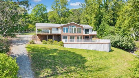 Homes For Sale - 3222 Lakewood Forest Rd<br/> Bedford County, Moneta, VA 24121
