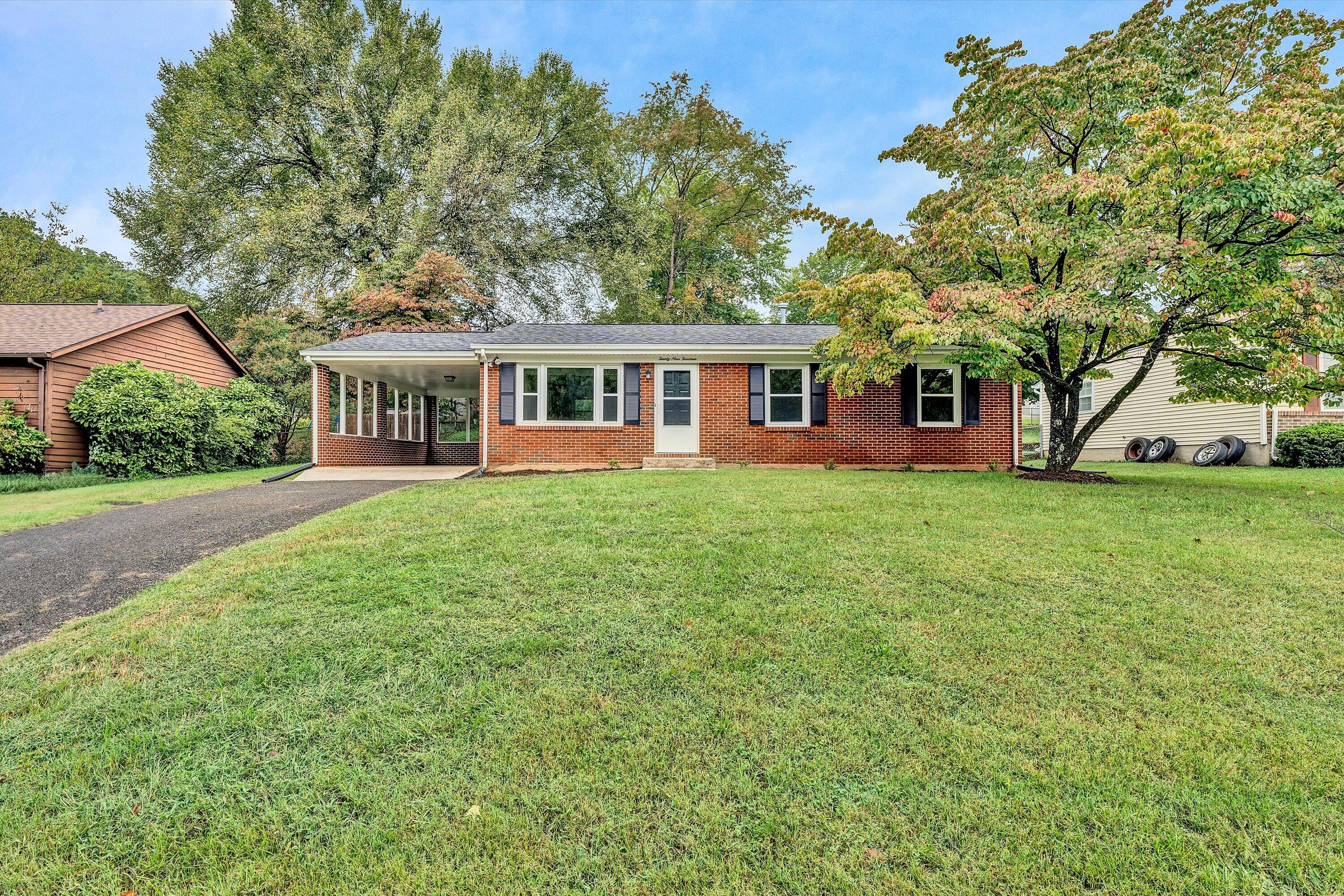 2914 Dover Dr, Roanoke, Virginia image 3