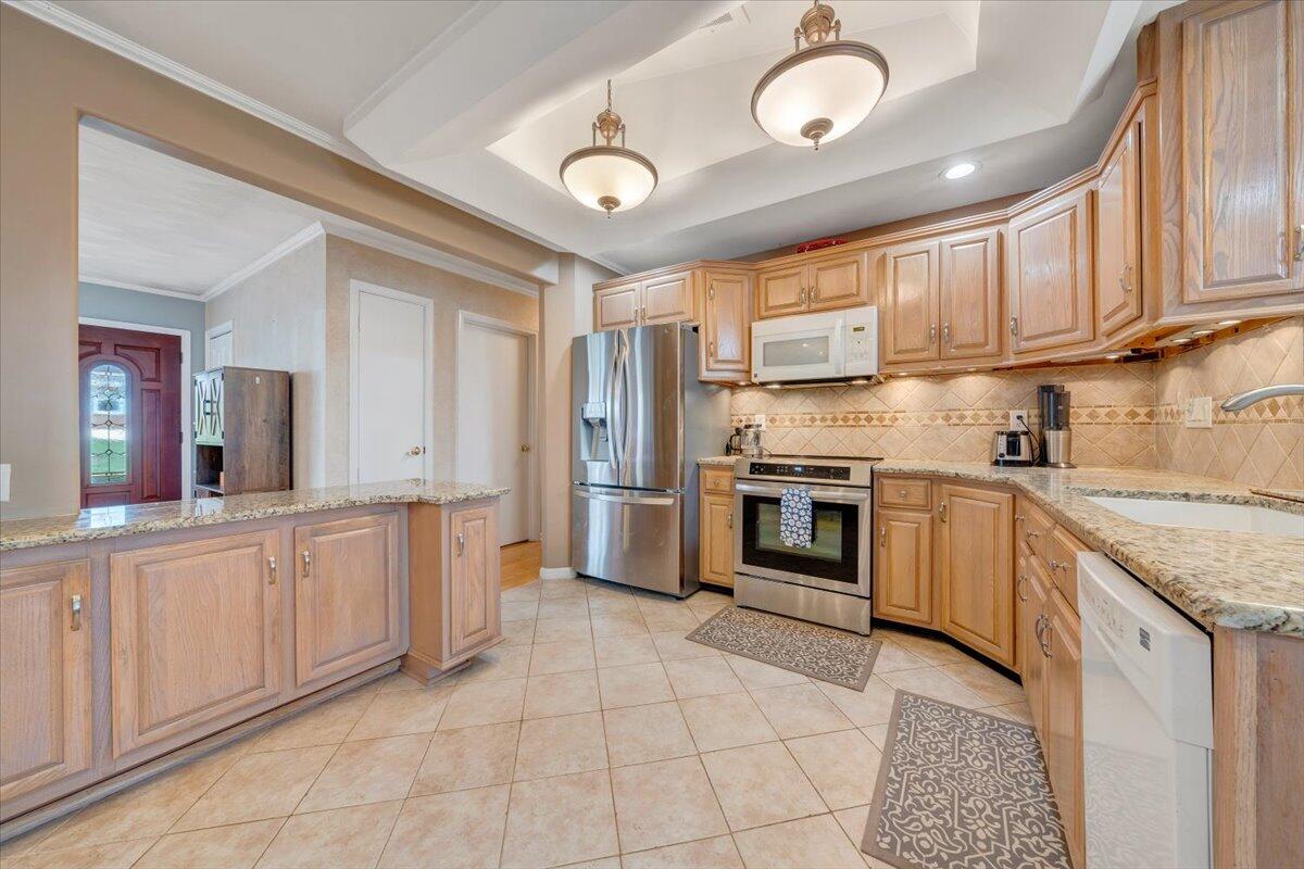 548 Holiday Rd, Vinton, Virginia image 12