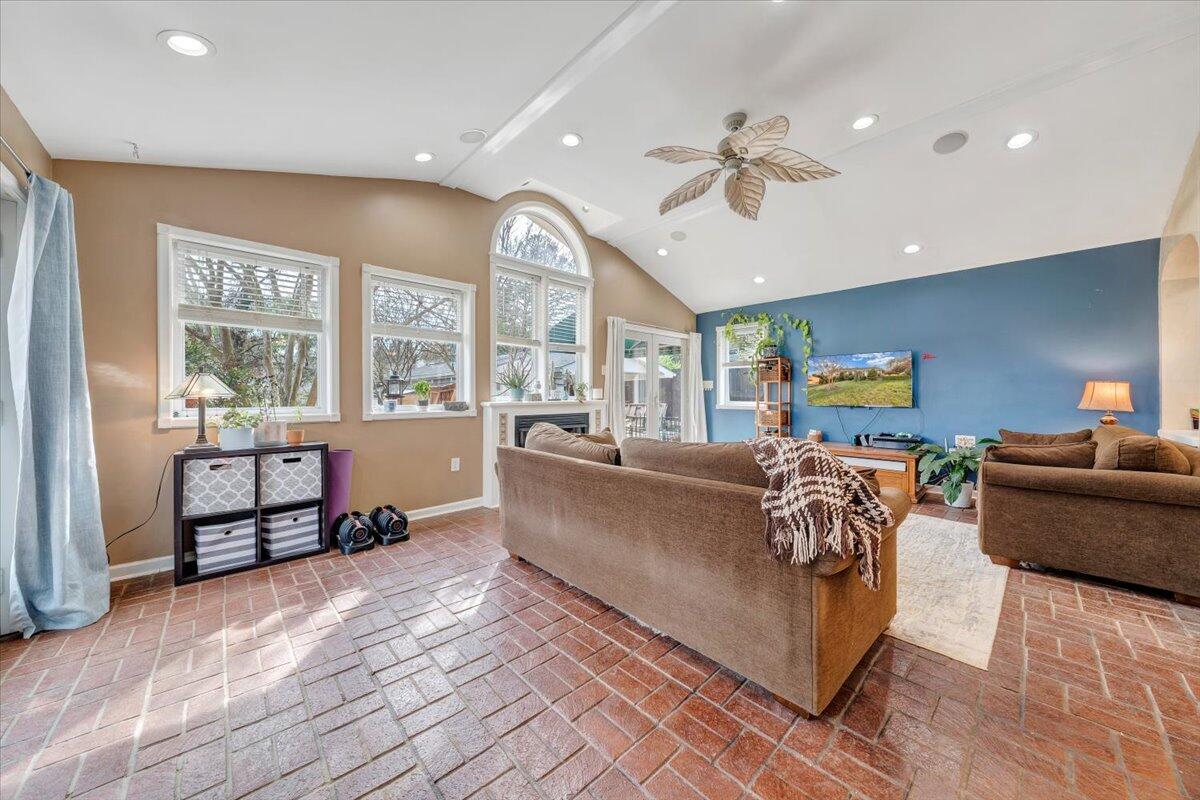 548 Holiday Rd, Vinton, Virginia image 15