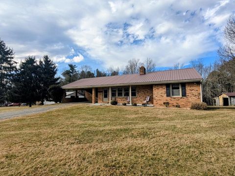 Photo of 183 Abrahams Place Pl, Floyd, VA 24091 (MLS # 924374)