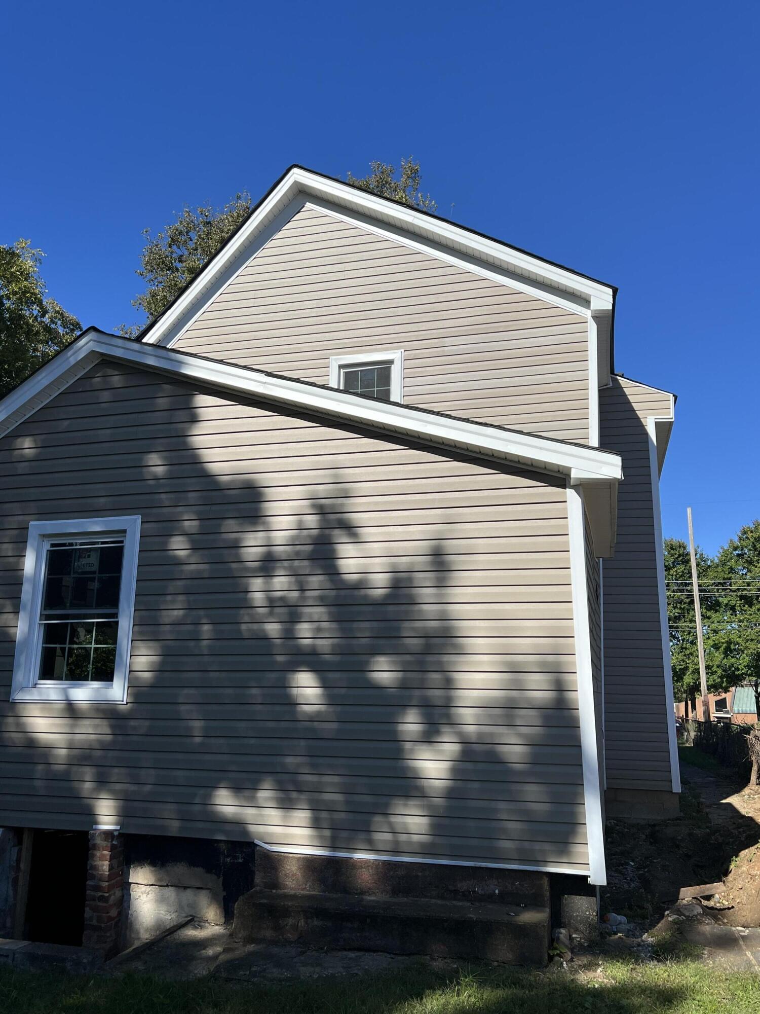 Roanoke, Virginia 24016, United States, 4 Bedrooms Bedrooms, ,3 BathroomsBathrooms,Residential,Pending,38031